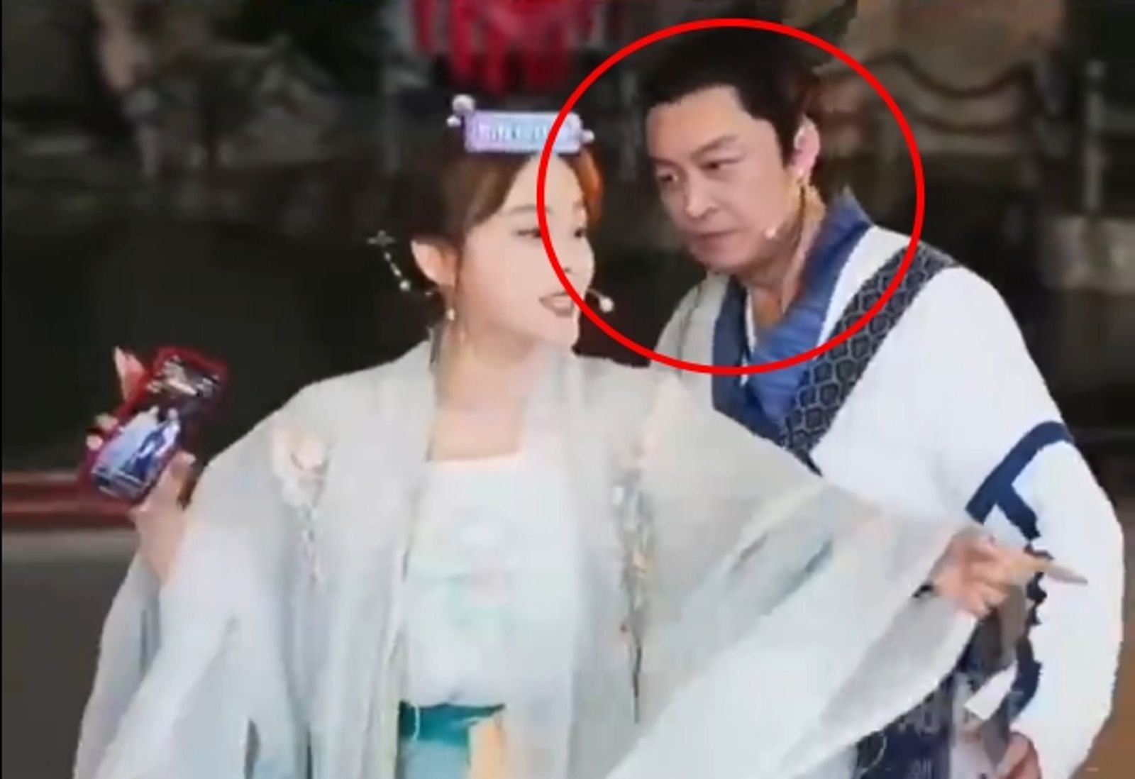 馬景濤重心不穩、眼神渙散。圖／微博