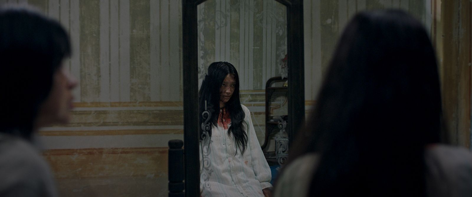 繼手撕活雞再創極限！《開棺2》生吞活鰻滿嘴血　正妹新人崩潰「至今還在發抖」