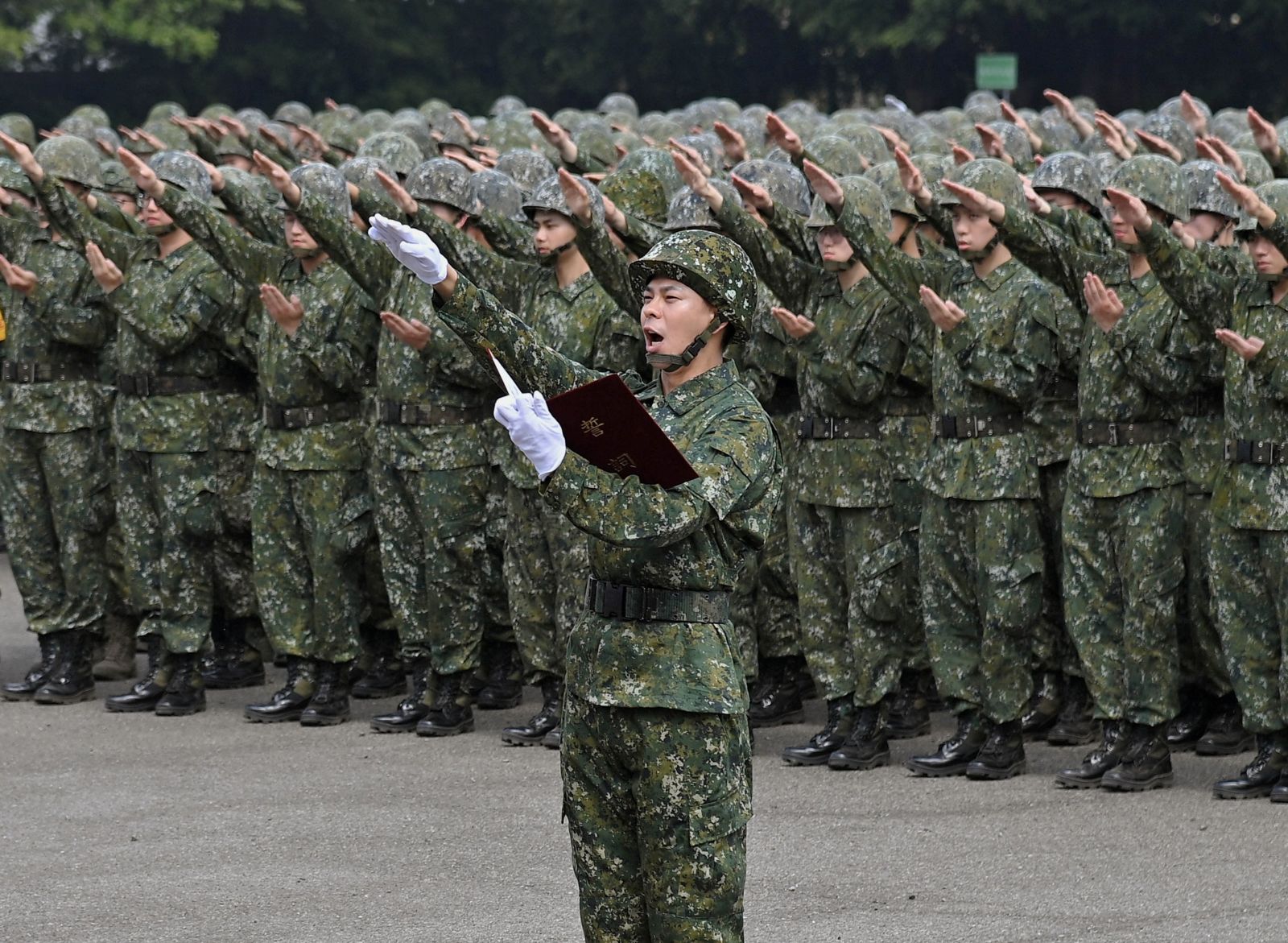 開訓典禮由星兵孫綻擔任誓詞代表。台視提供