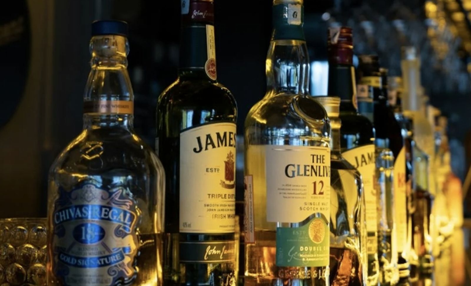 42歲陪酒女「盜刷34名顧客信用卡」狂賺千萬　多名受害者1原因不追究