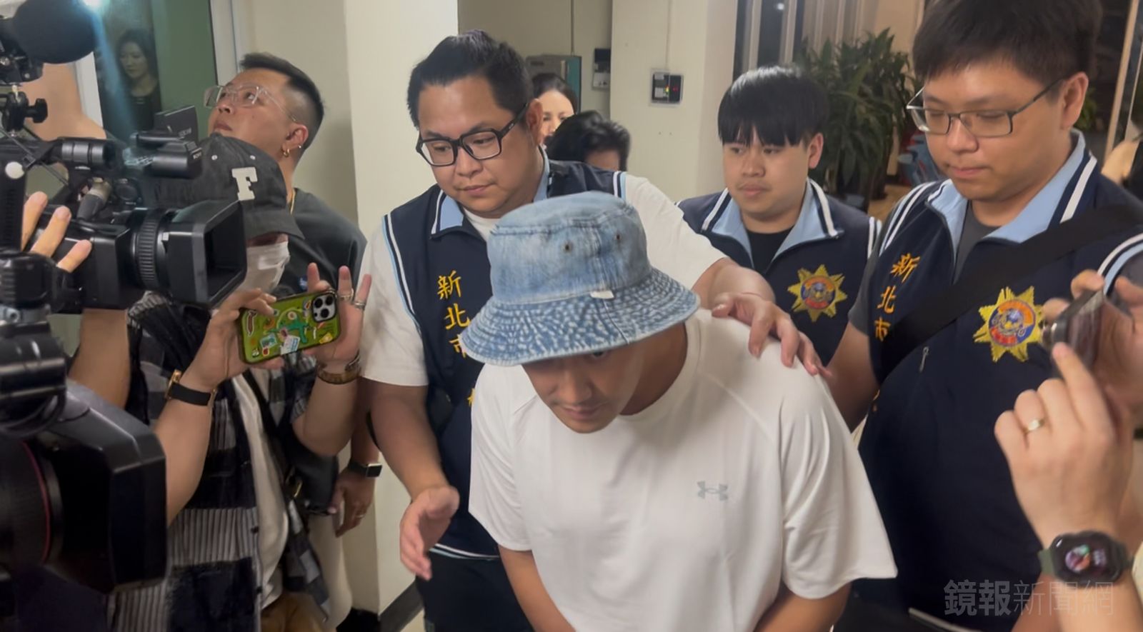 威廉面對媒體詢問多次點頭致意未做回應。呂健豪攝