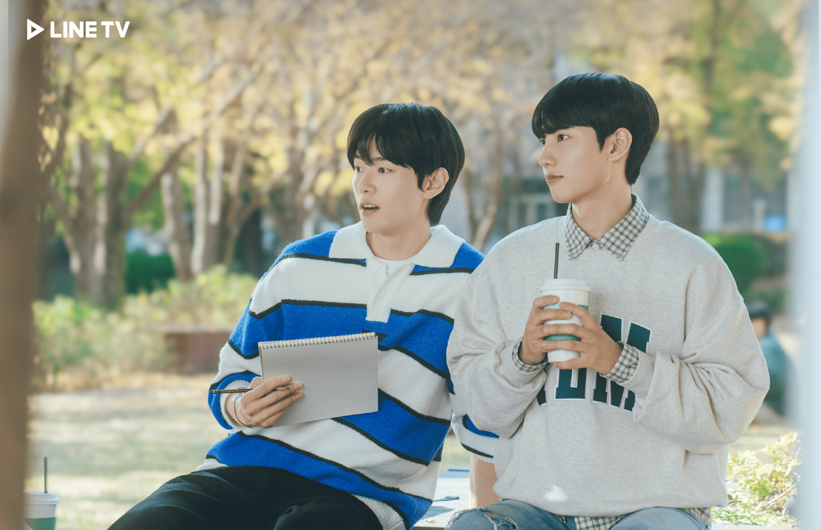 初戀時期的兩人,共度下課的時光。LINE TV提供