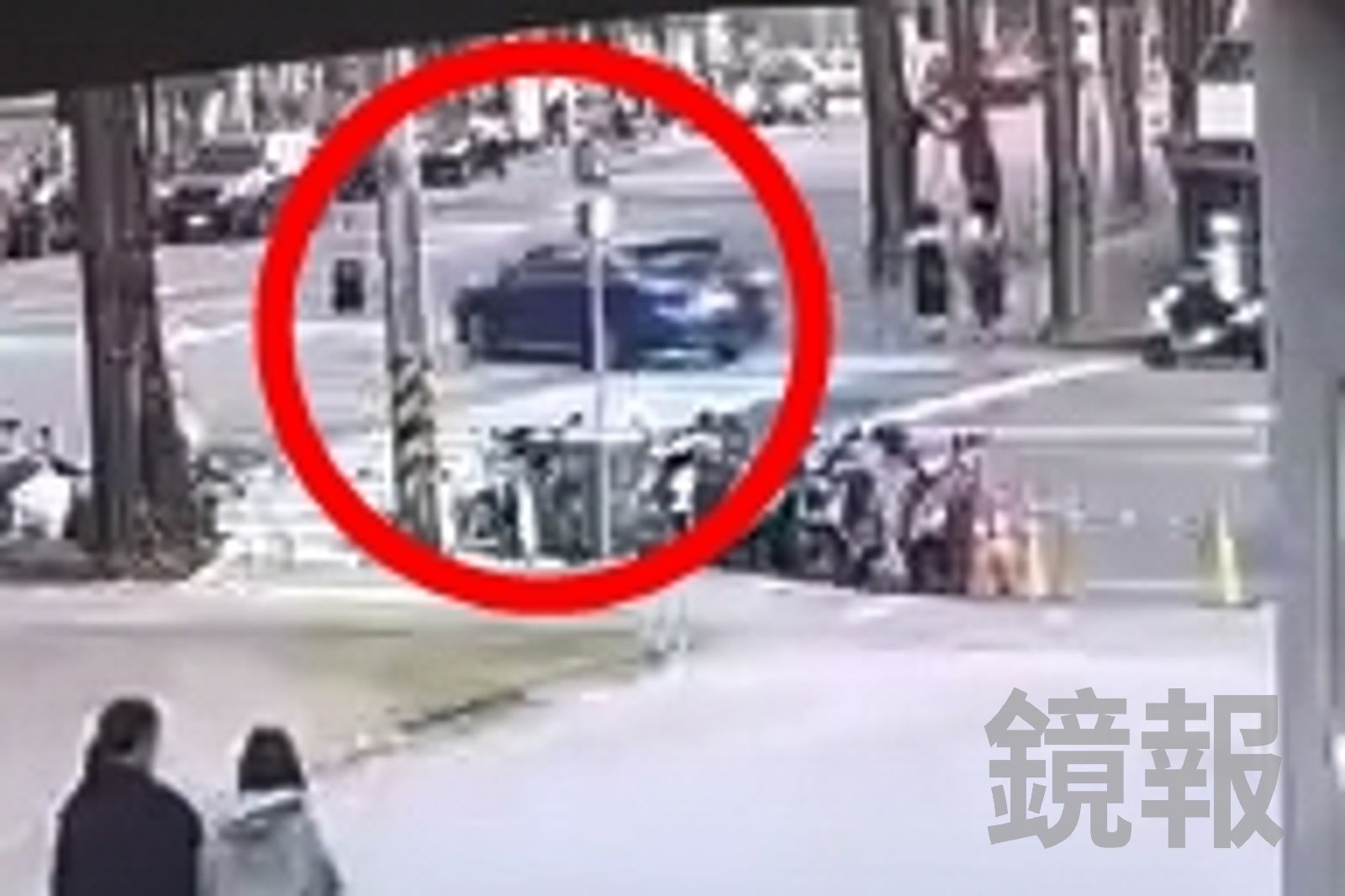 藍色轎車過彎撞死行人林姓老婦。家屬提供