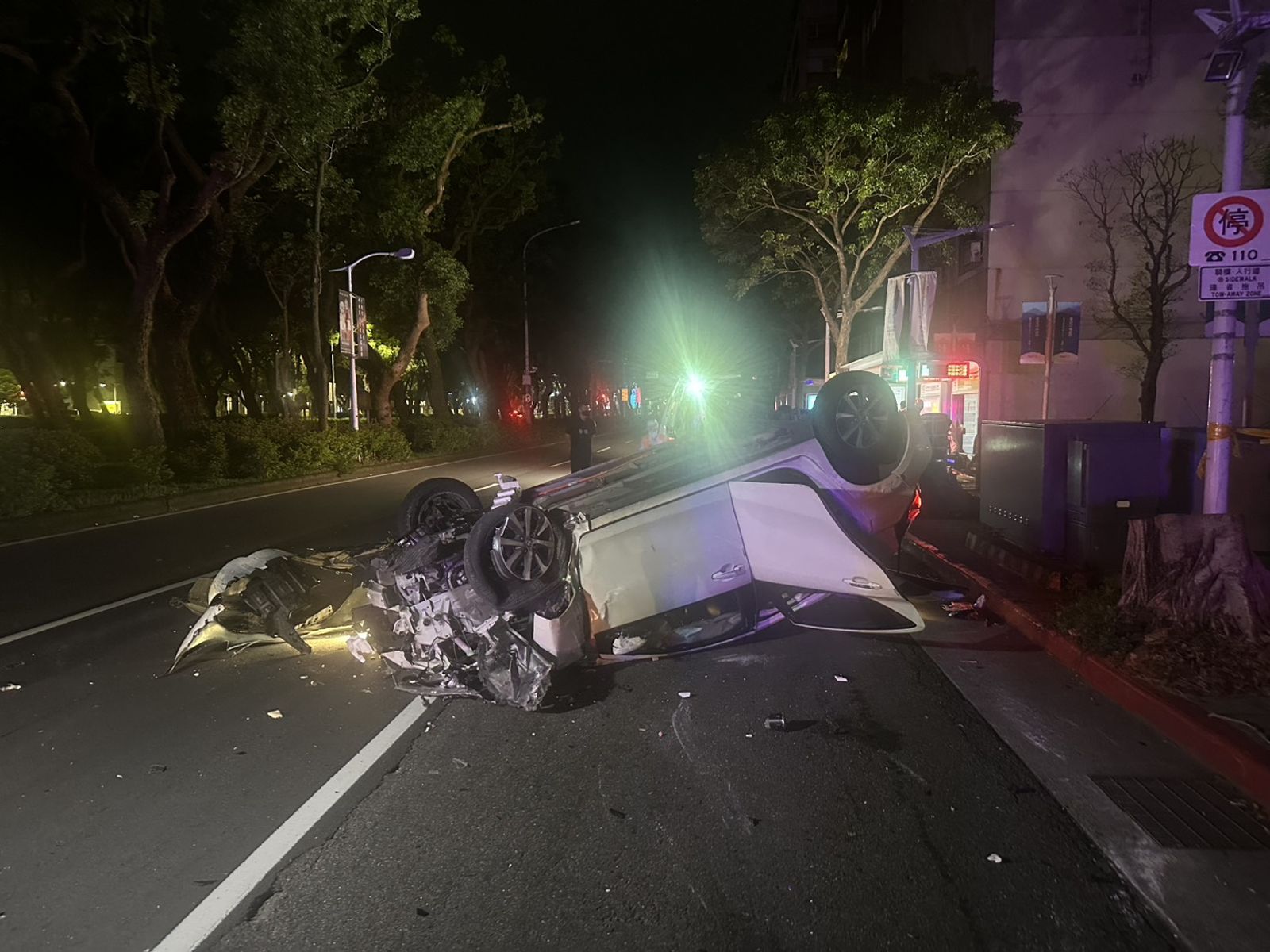 北市松山區深夜車禍　昏沉駕駛猛撞變電箱釀停電　