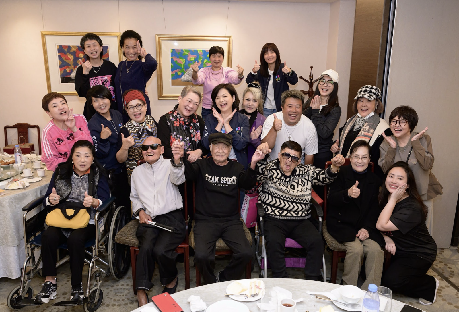 陳美鳳同框李炳輝夫妻送紅包 楊貴媚致力關懷資深藝人:更重要是陪伴