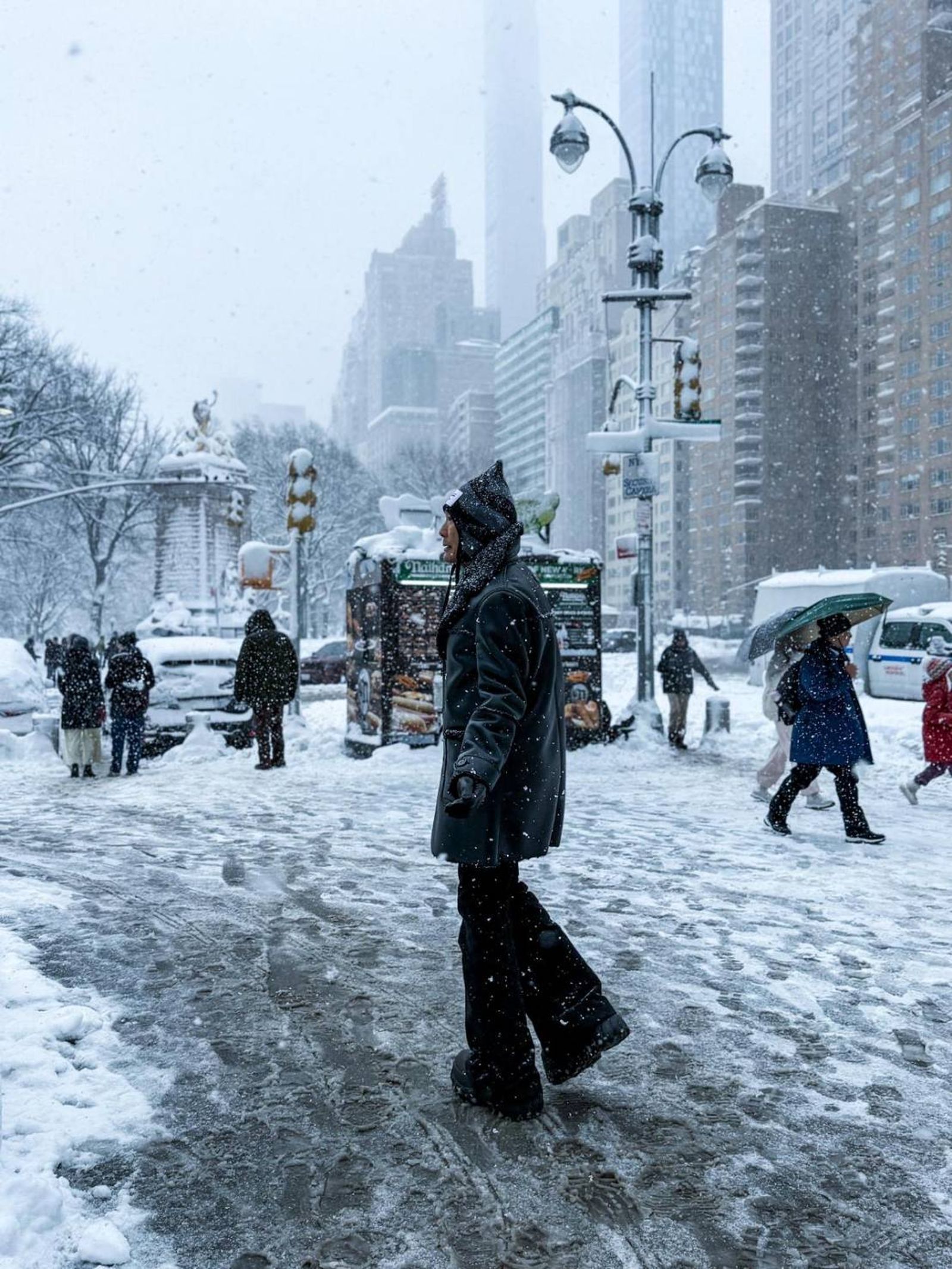 杜德偉日前飛紐約開唱遇上暴風雪。滾動工作室提供