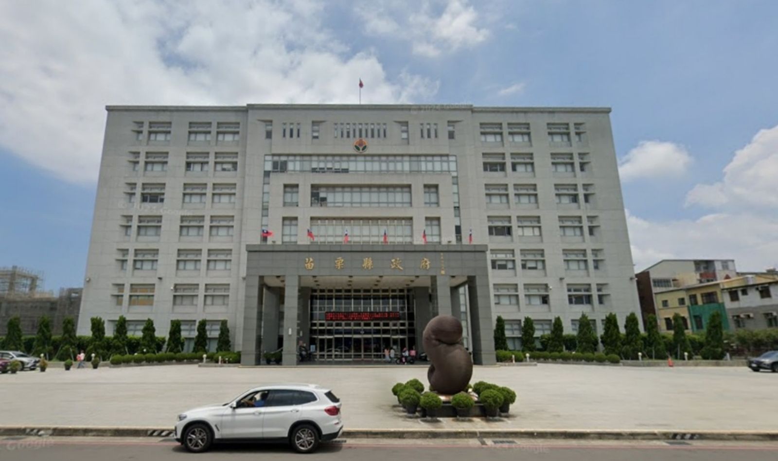 苗栗57歲科長上任3月墜樓亡！縣長悼念文驚見「主管底下的棋子」爆黑幕…員工不忍全說了