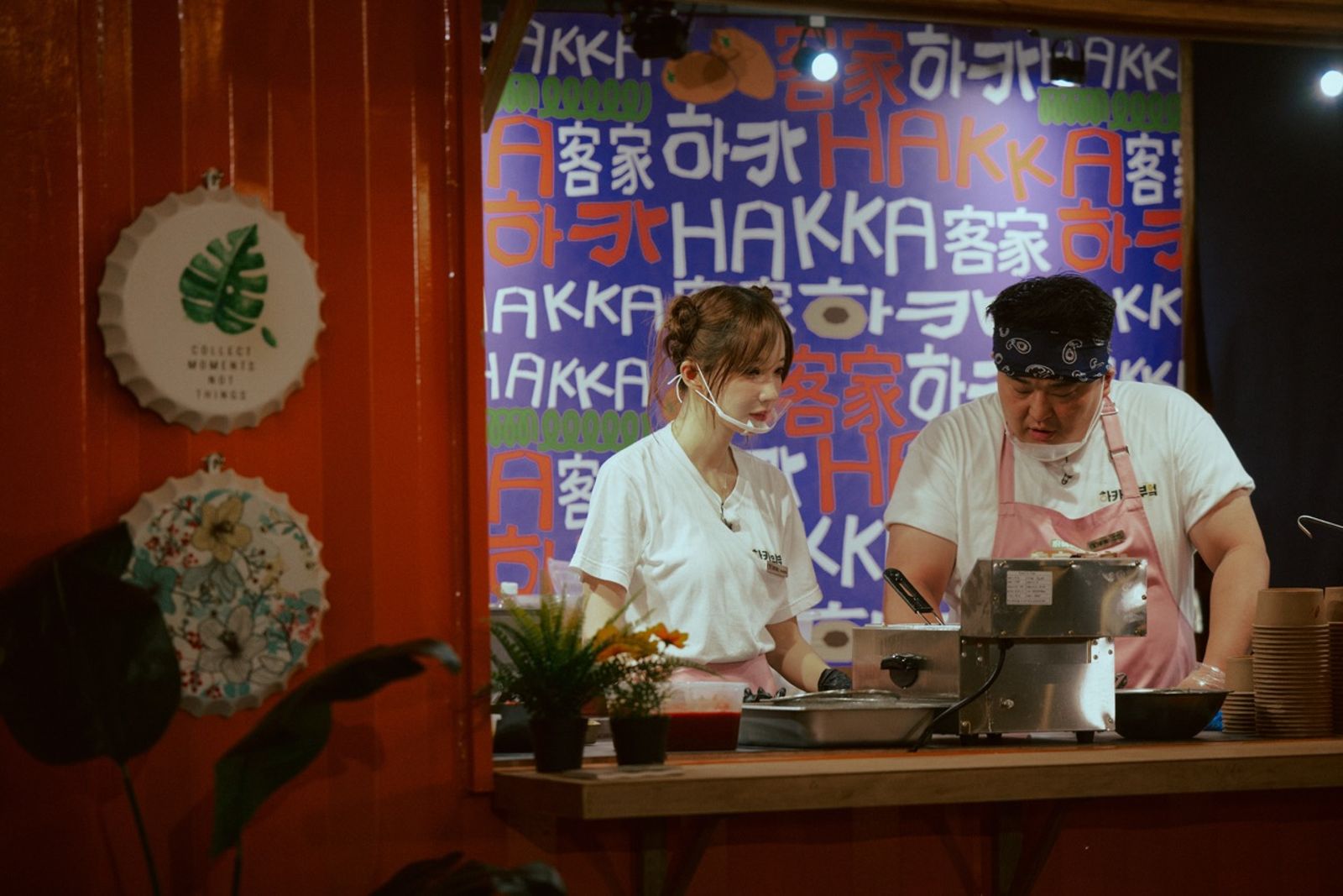 韓女團加入《客家廚房2》精力太充沛讓主廚崩潰　温昇豪遭客人質問：為什麼菜是酸的