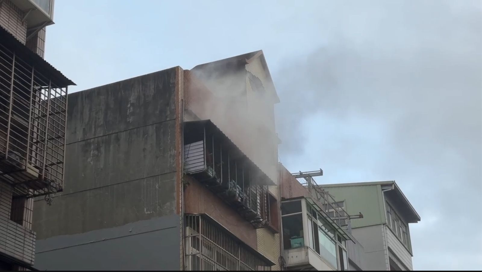 三峽住宅火警　7旬婦無呼吸心跳送醫搶救