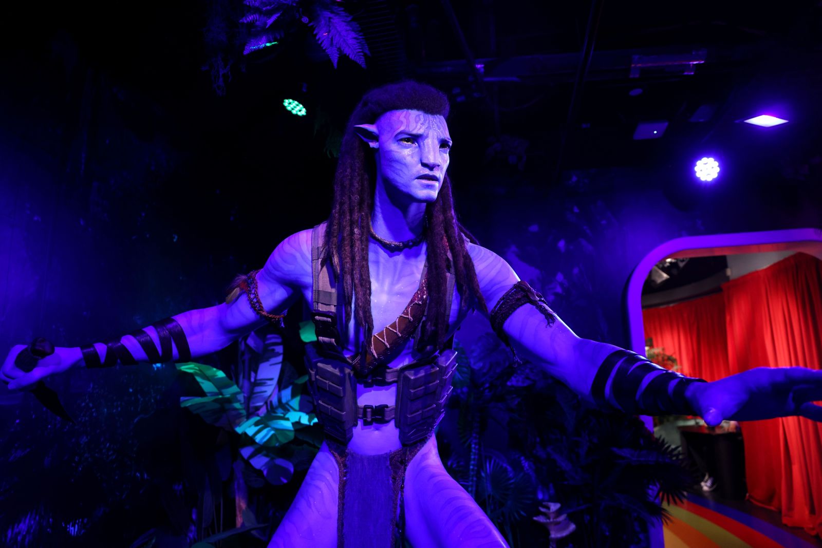 一覺醒來竟變阿凡達!他「全身發青」驚動10醫護急插隊 真相大白後尷尬了