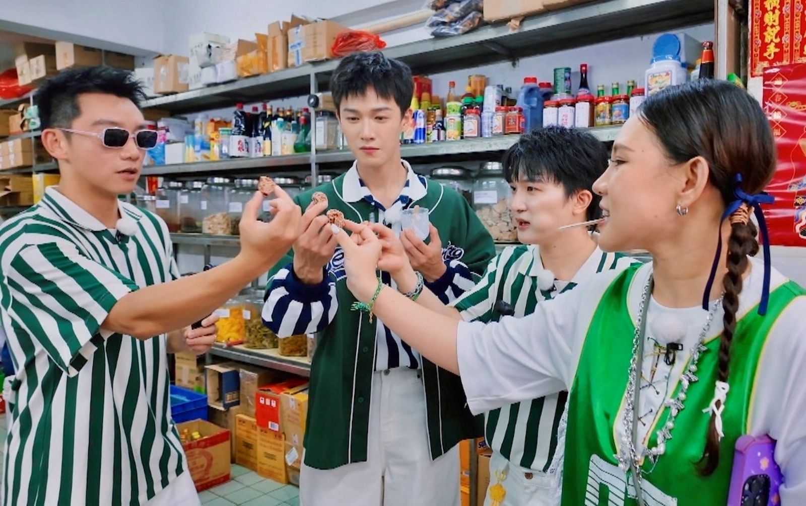 周深爆發力驚人！《奔跑吧》過肩摔范丞丞　謝依霖驚呆：他真的很能撐