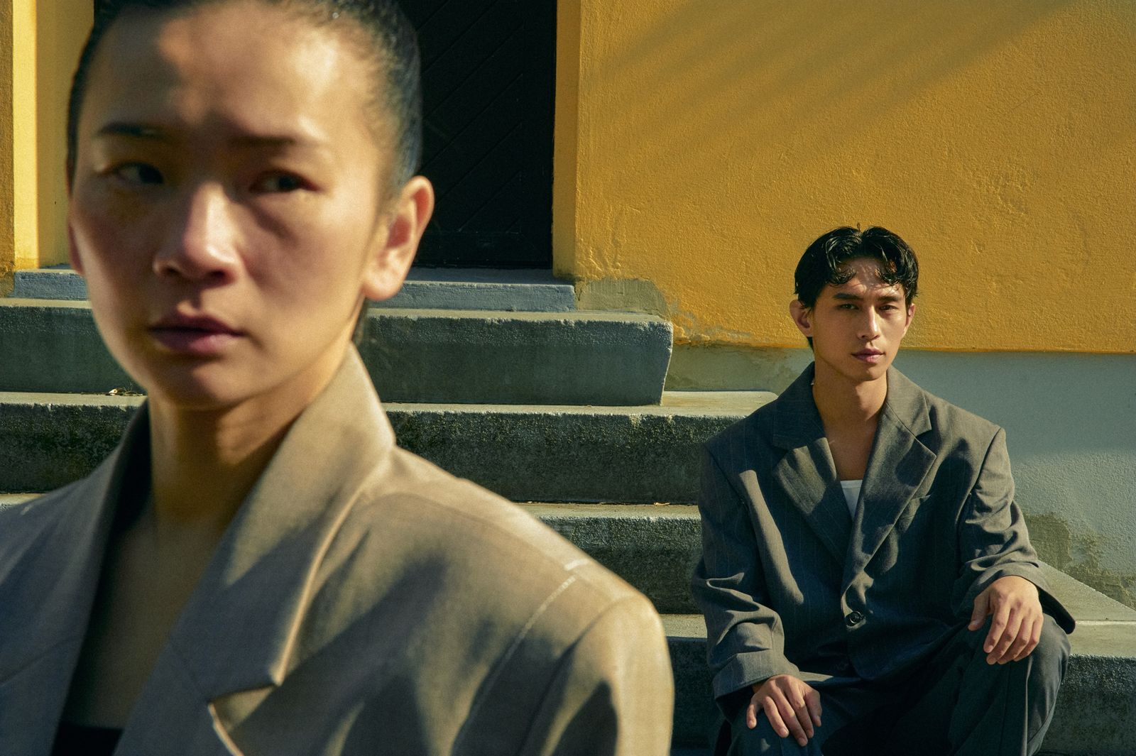 柏霖（右）日前與國際知名舞者蔡雅鈞合作拍攝新歌〈沒能夠愛〉MV。索尼音樂提供