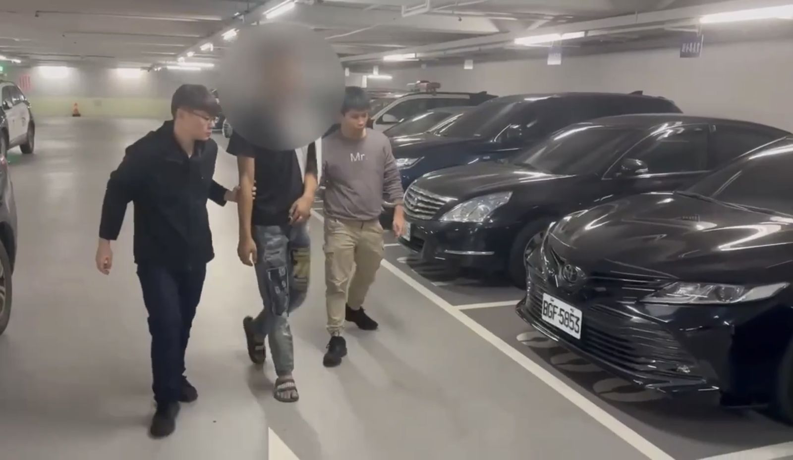 新店男後腦遭砍濺血倒地 行凶室友躲空屋落網了