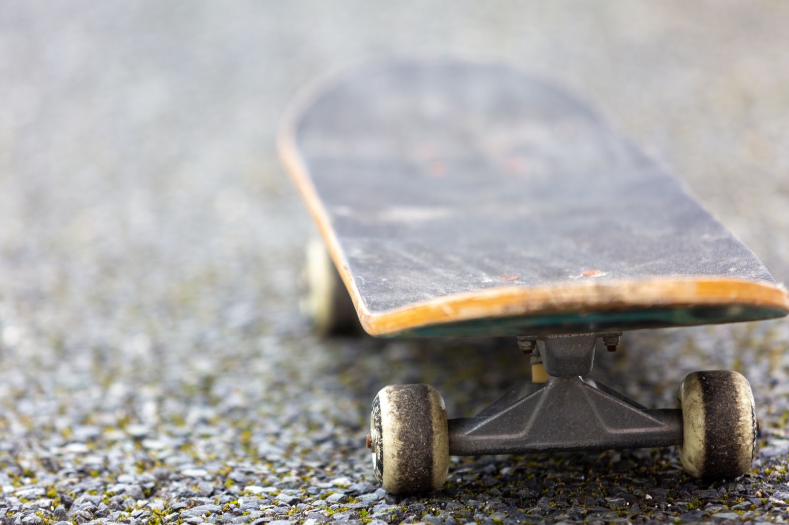 冷血!警聽見巨響竟龜縮喊:別進屋 人妻頭骨碎裂慘死 「滑板奪命35分」慘況曝