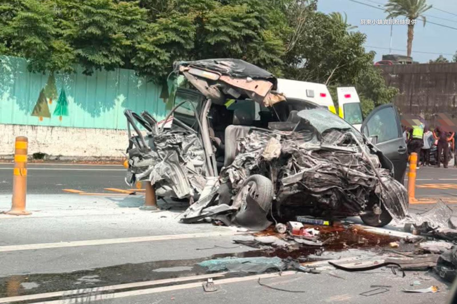 高屏橋下重大事故!兩車對撞成「一團廢鐵」 3人急送醫搶救
