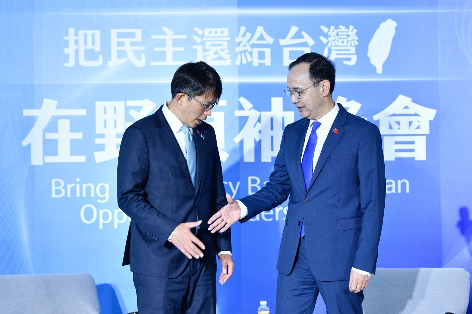 不敢聽或不願信？藍白拒絕出席國安簡報在想什麼