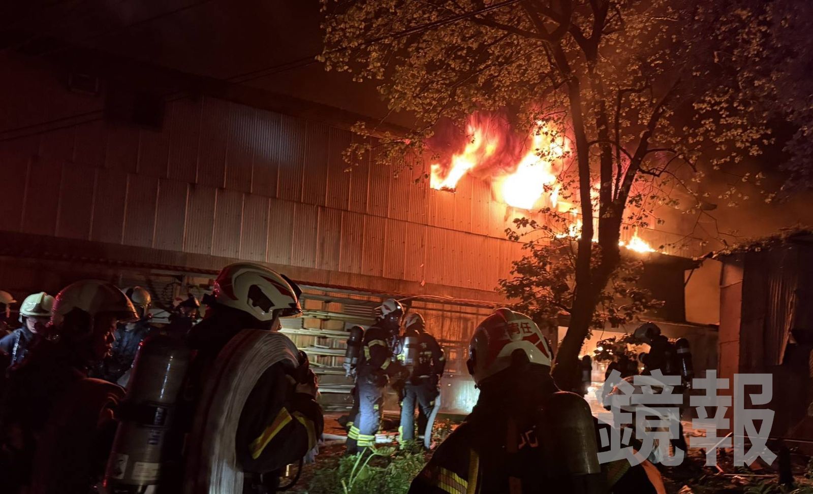 南港鐵皮工廠深夜惡火！夫婦視訊求救20分鐘斷訊　慘成焦屍命喪火窟