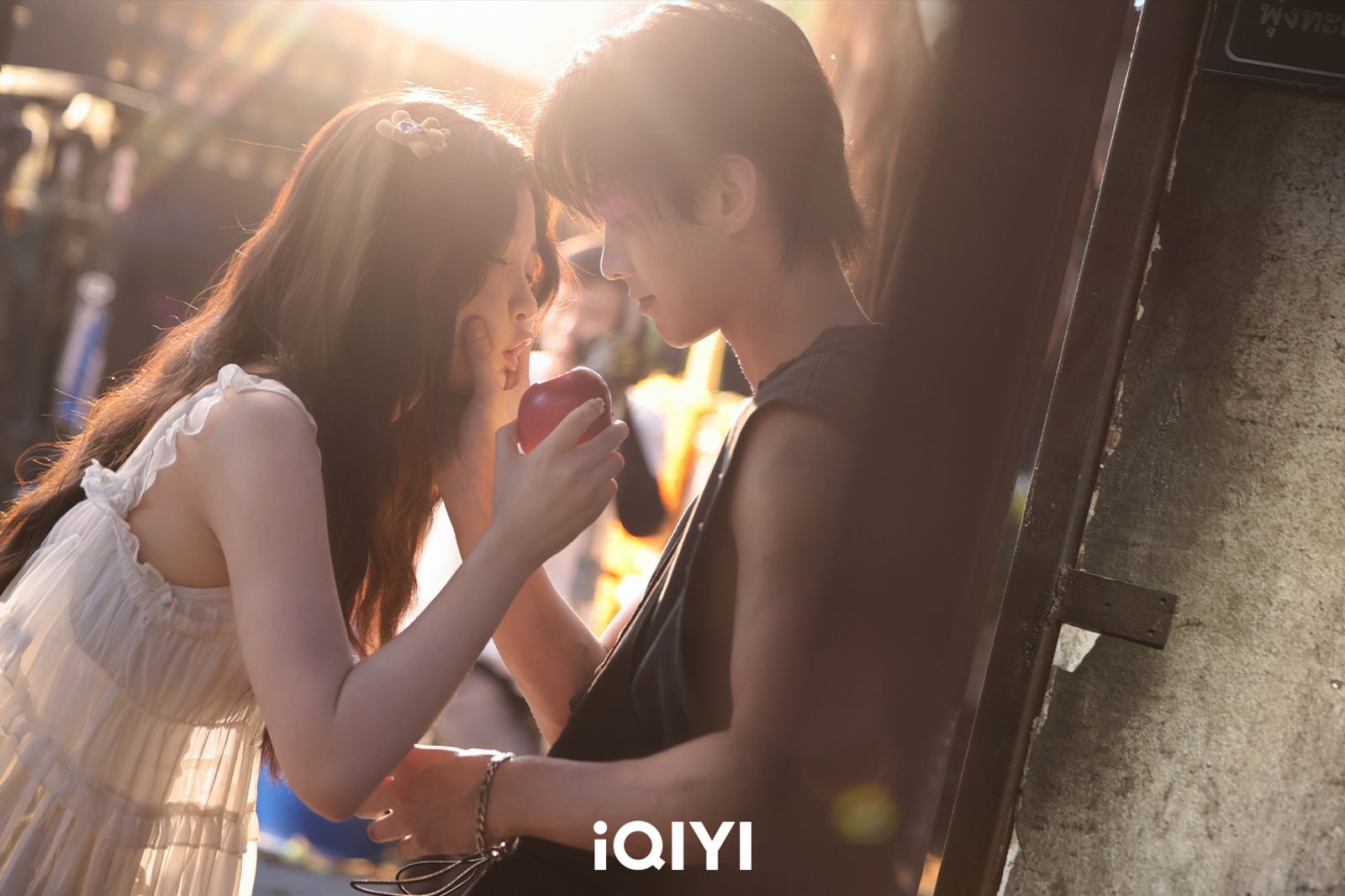 《雙軌》何與性張力太強！惹虞書欣「做春夢」　突破偽兄妹界線親親放閃全網暈船