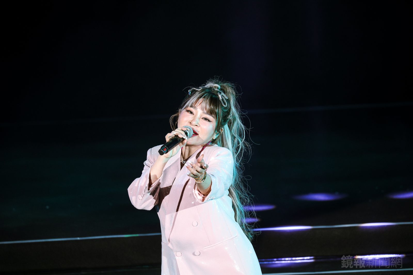 486先生籲「統戰這代終止」！王彩樺淚灑舞台　當場脫衣掀高潮