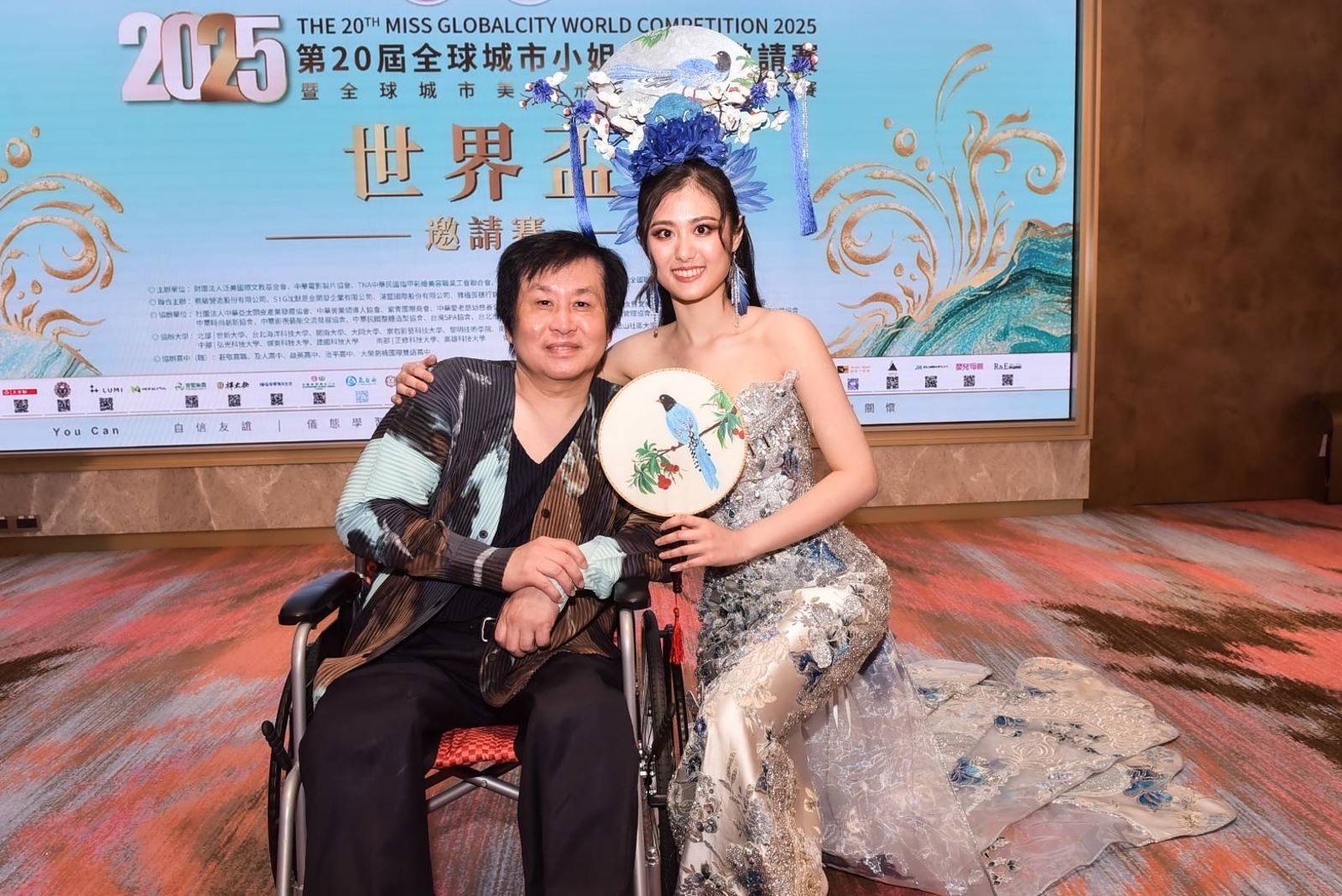 鄭智化來看女兒鄭安琪選美。中華全球城市選拔協會提供