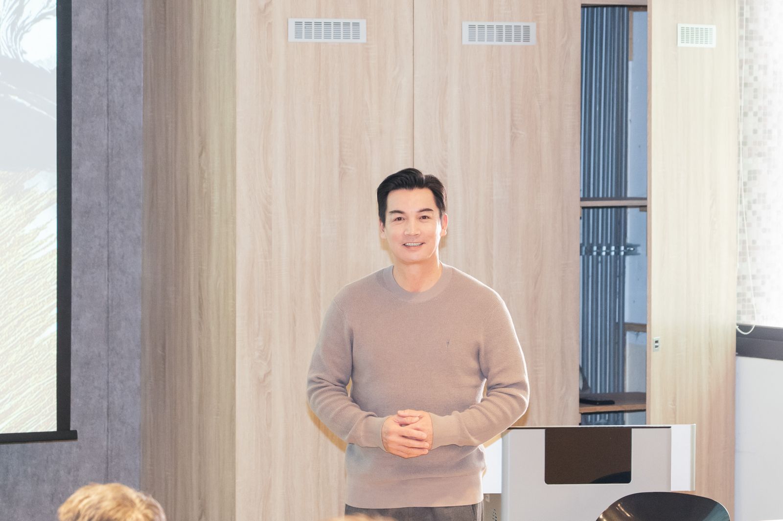 59歲戲劇男神是台大政治系高材生！公開「策略性學習」秘訣　放棄醫生夢原因曝光