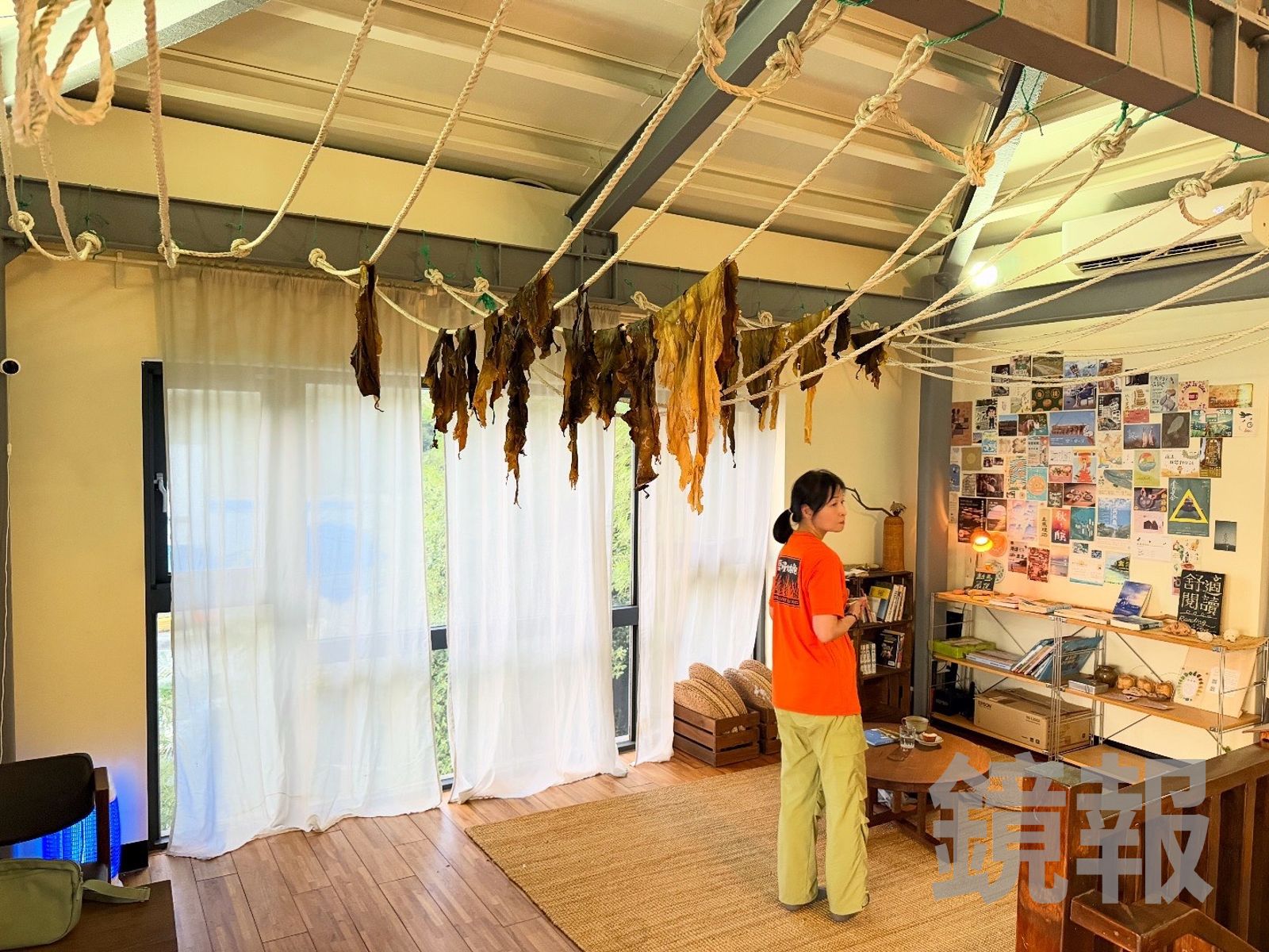 店內懸掛著海上採集來的昆布當布置。