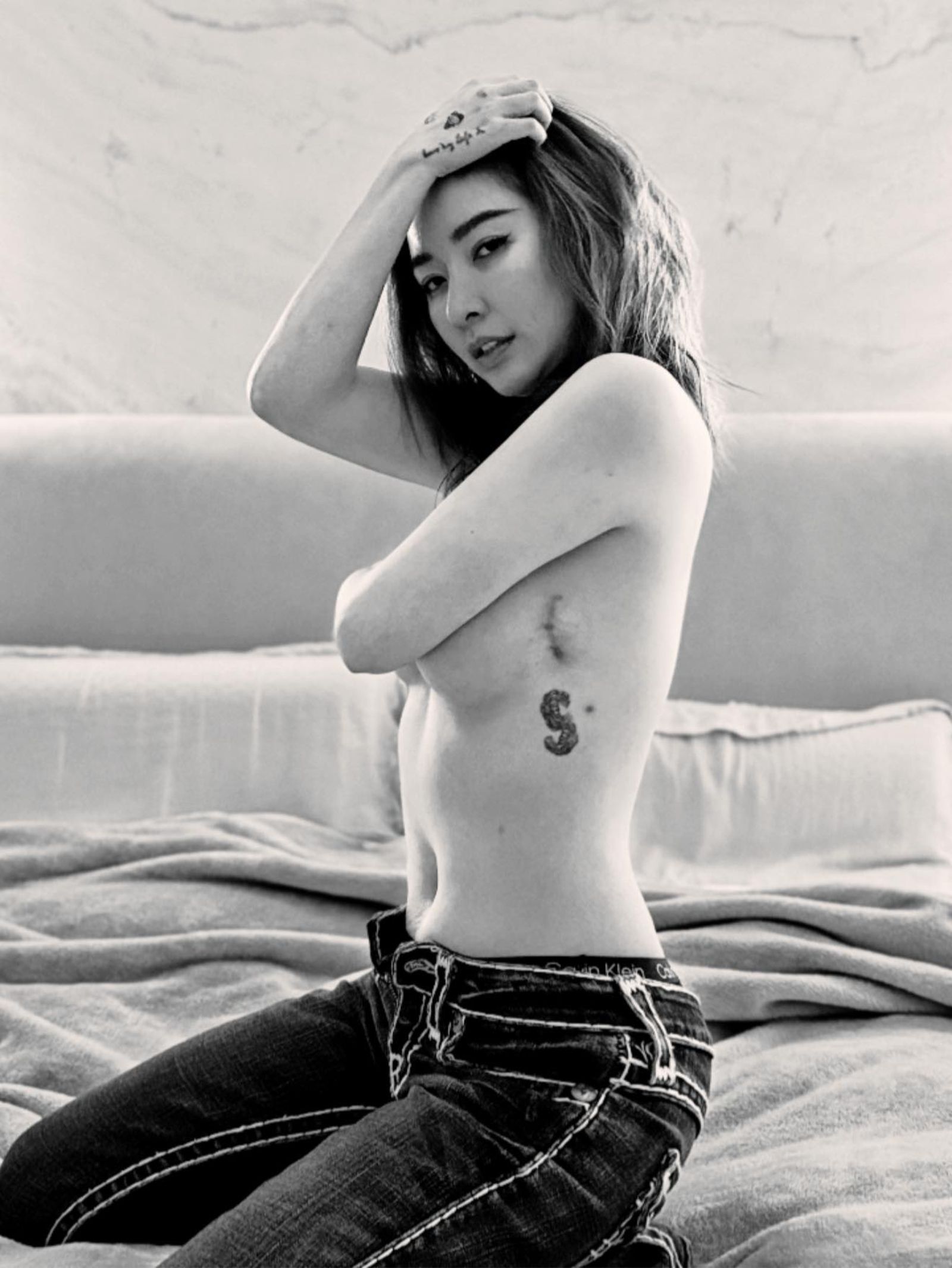 許維恩公開乳癌手術疤痕。翻攝臉書