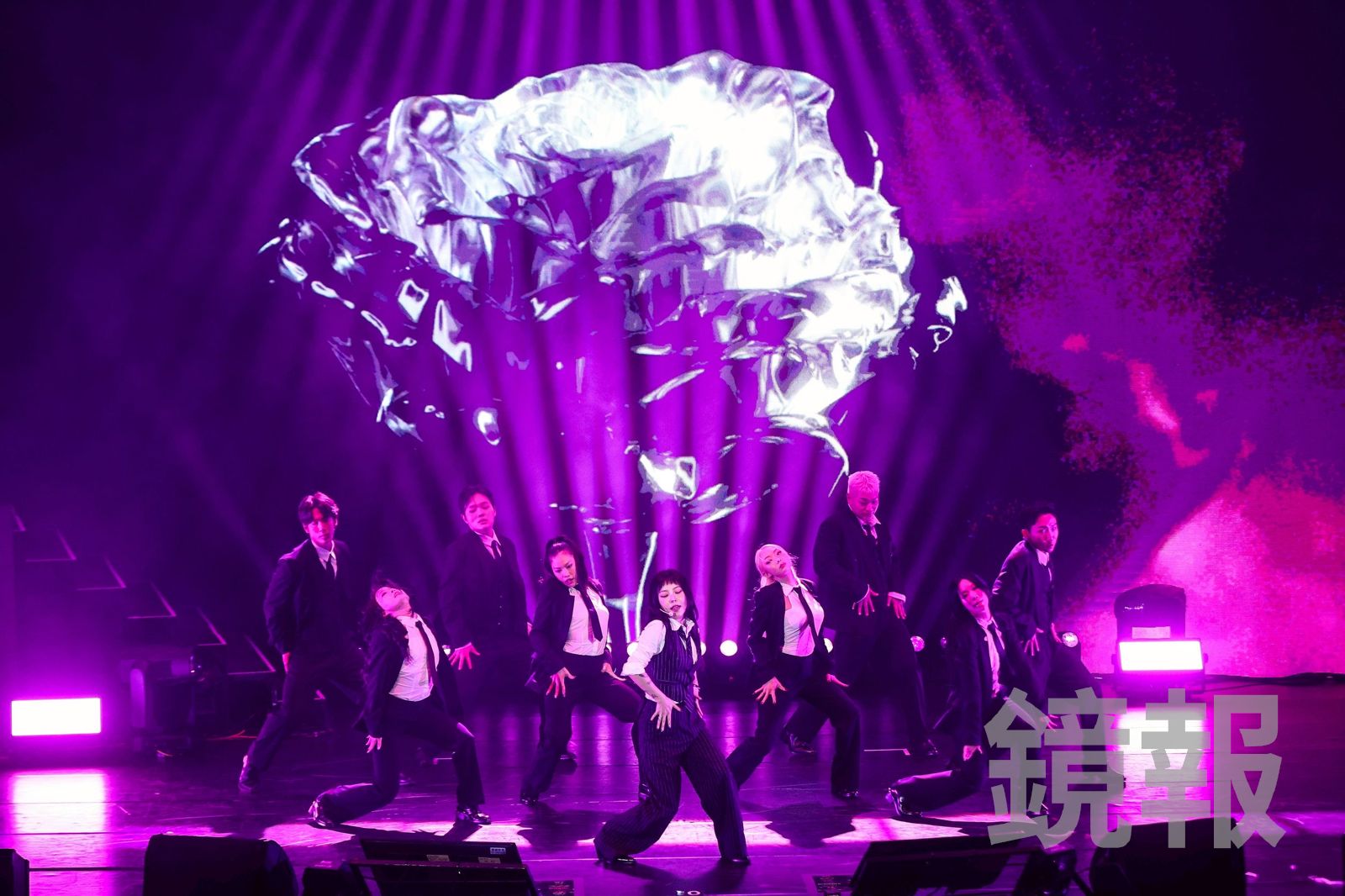 輝人今晚熱情與歌迷互動。鄒保祥攝