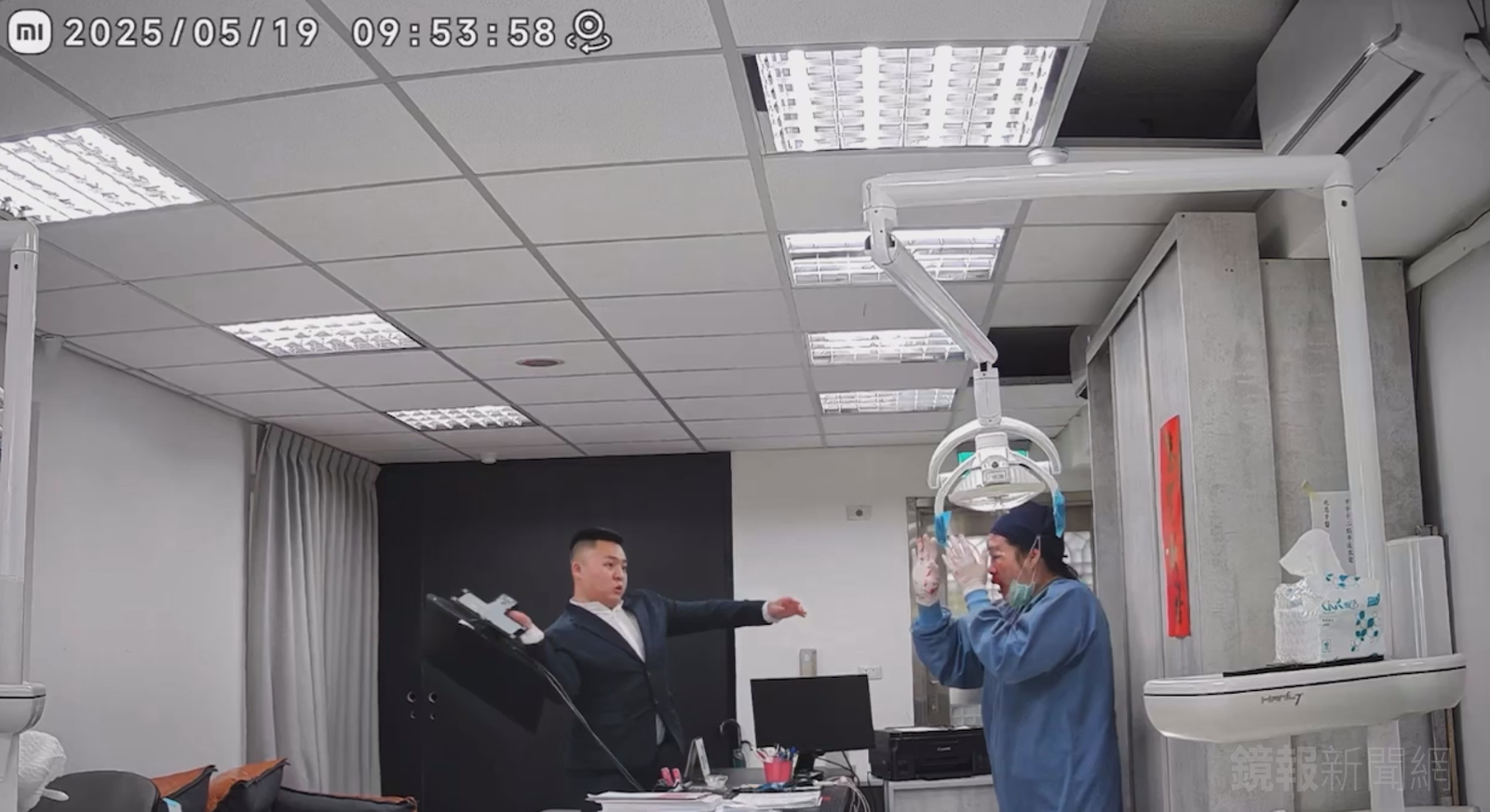 周男抄起電腦螢幕砸向女牙醫。