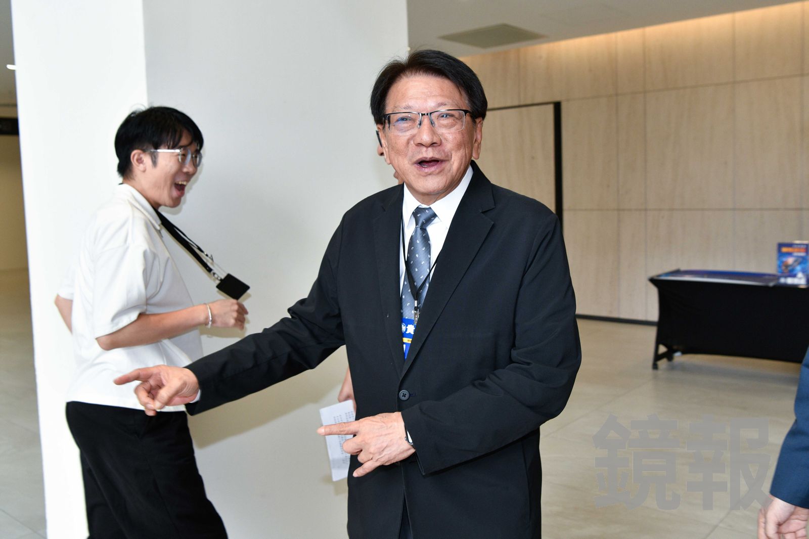 被問藍反毒油遊行「疑揮臂推開女記者」 潘孟安上火線解釋致歉