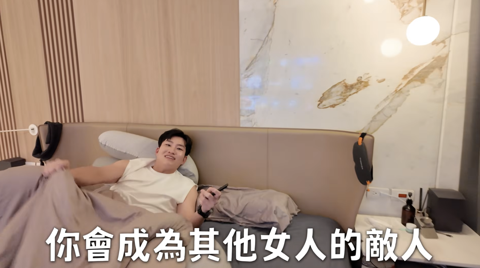 Joeman開箱「自家豪宅」!員工爽喊:有4台電視很舒服 按摩浴缸放水要1小時「後悔了」