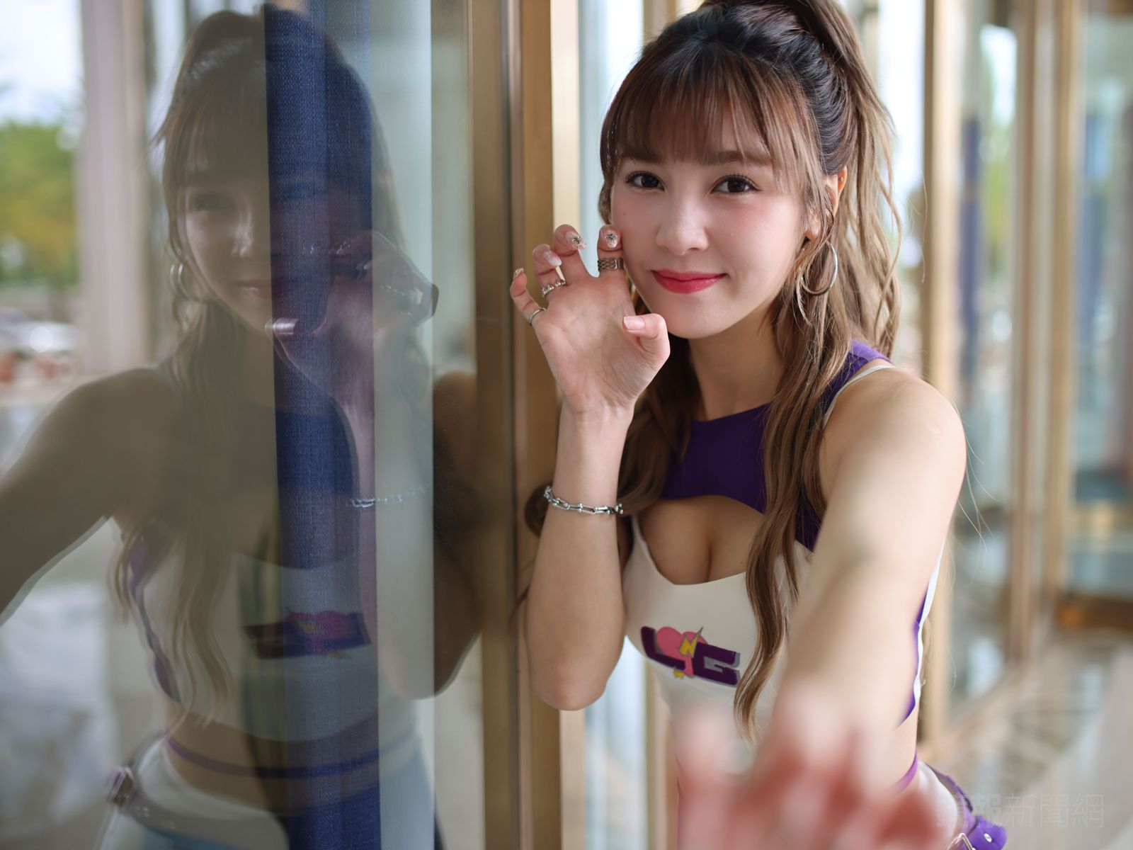 草莓非常注重自己的外貌。劉耀勻拍攝