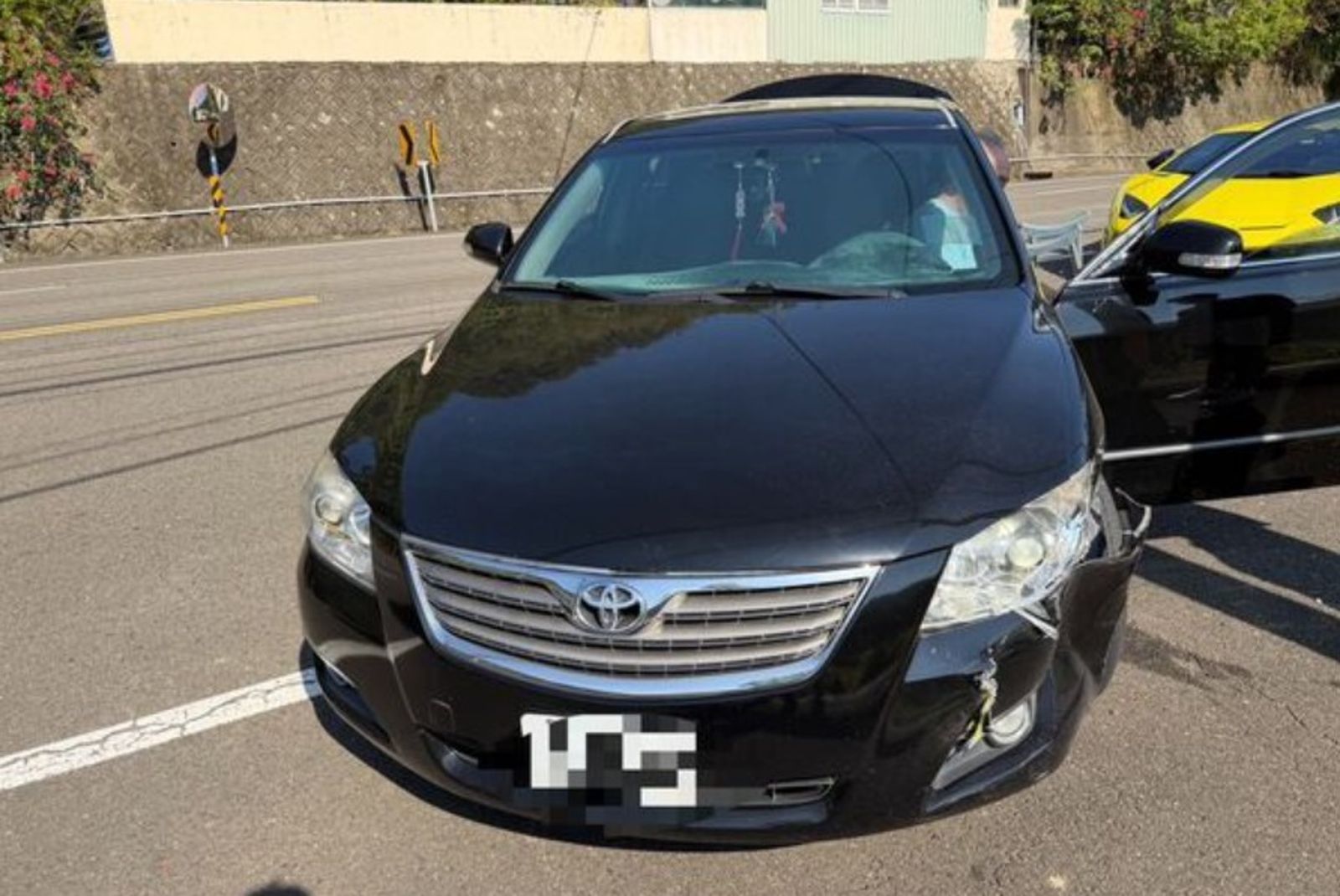 陳姓老翁駕駛的車輛為2009年至2011年間生產的第6.5代Toyota Camry。讀者提供