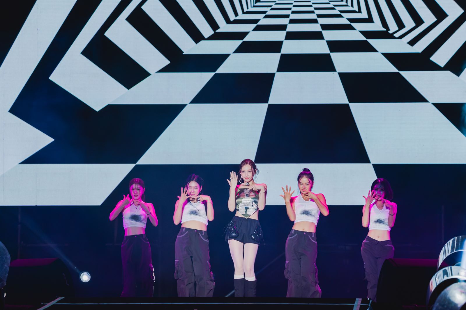 娜璉除了演唱〈POP!〉等招牌曲，也走向延伸舞台，近距離看台灣歌迷。寬寬整合行銷提供