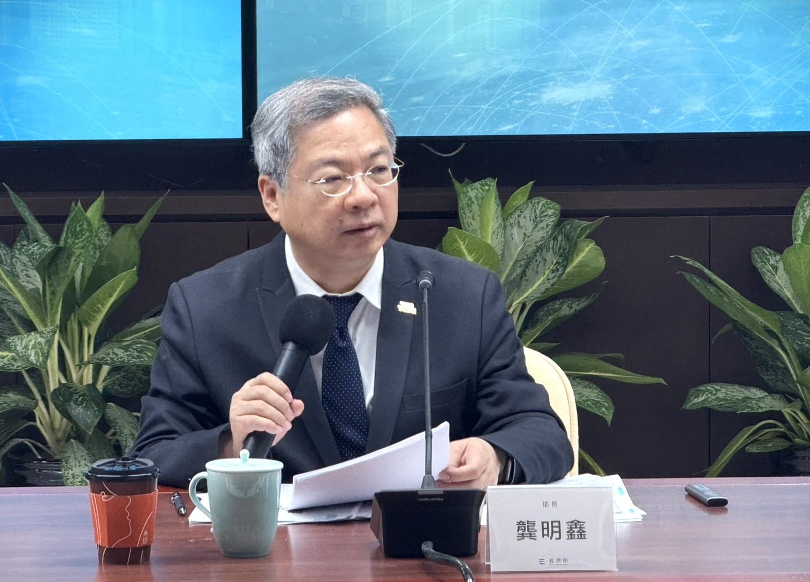 經濟部長龔明鑫支持無人機產業發展。圖／陳宏銘攝