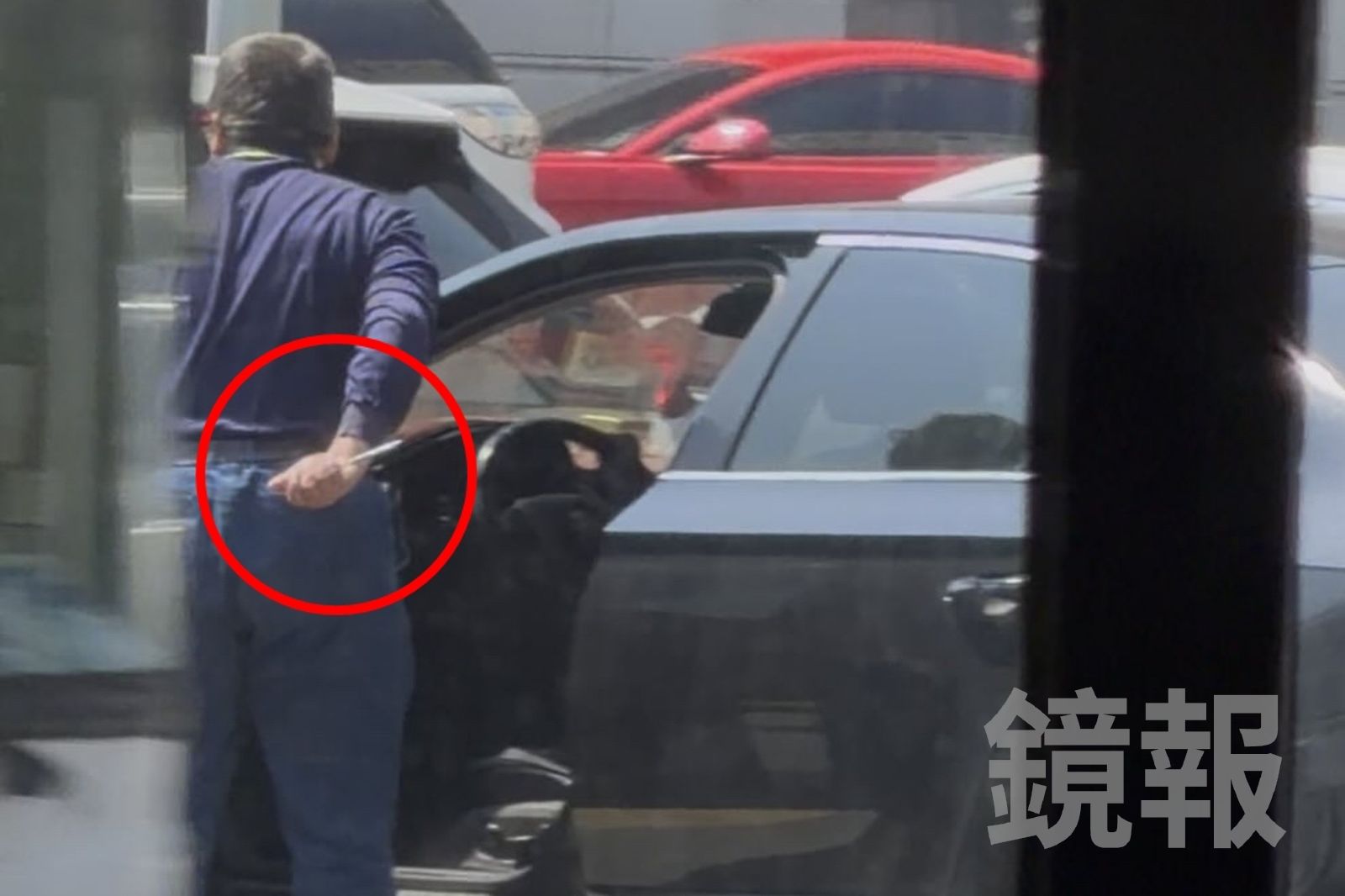 多元計程車司機行車路怒嗆騎士 　「這動作」爆爭議秒丟工作　