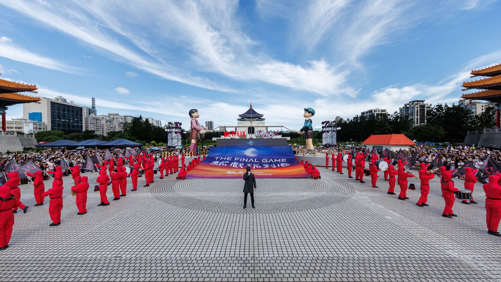 粉紅守衛樂儀隊變換隊形，為Netflix魷魚遊戲「THE FINAL GAME 魷戲玩到底」活動盛大揭幕。Netflix提供