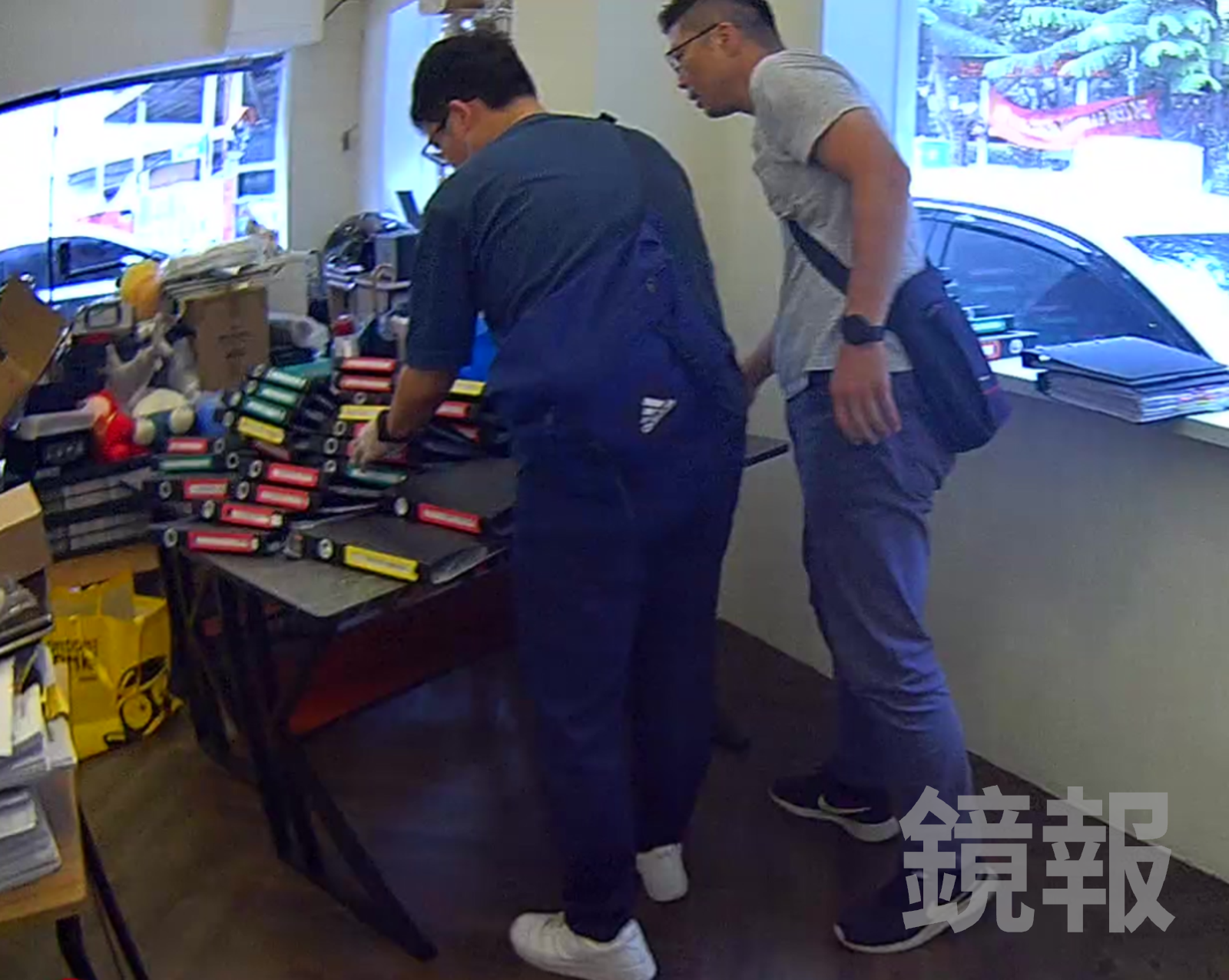 警方前往不法租車公司據點搜索。警方提供