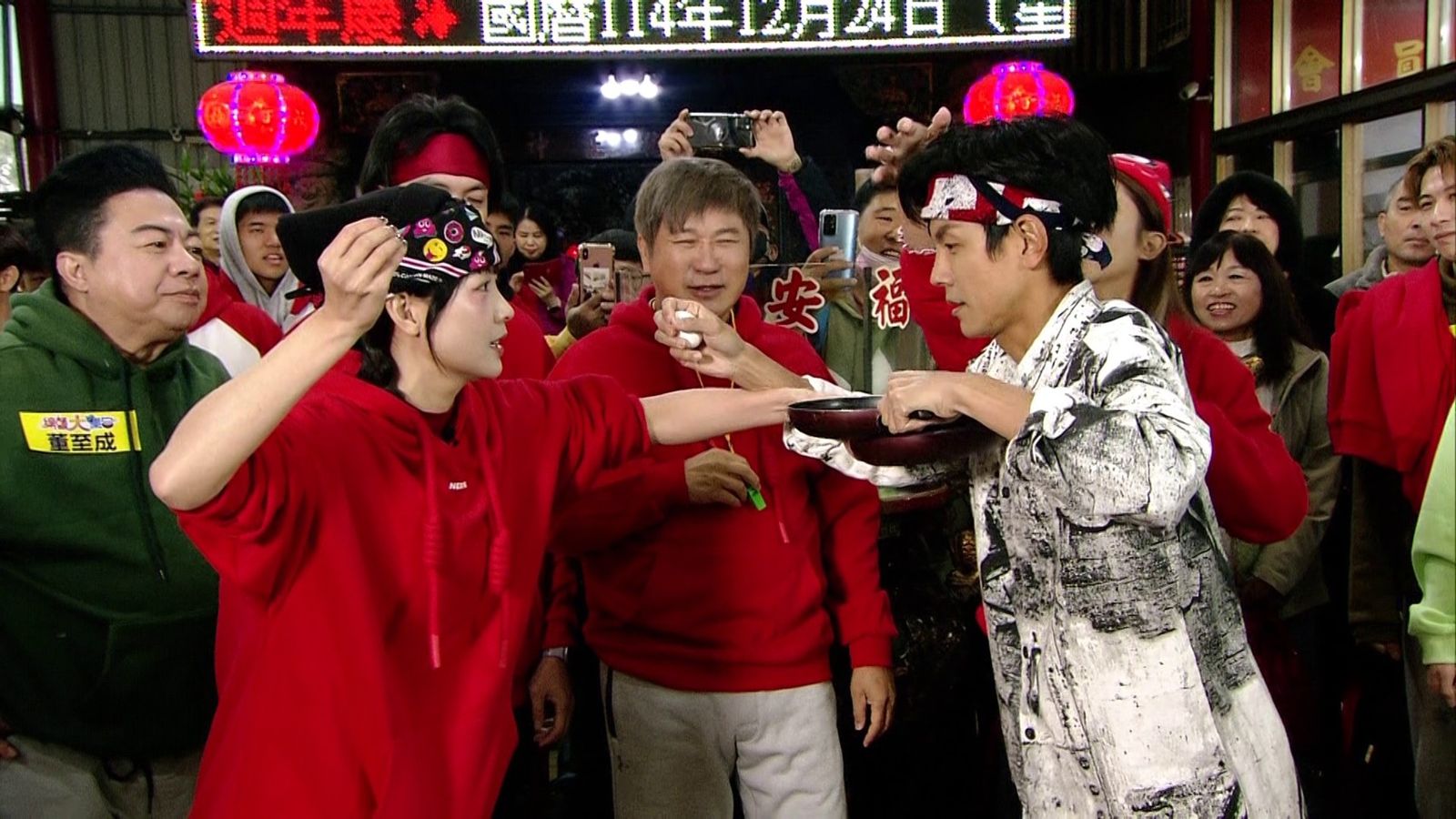 籃籃「蛋洗」阿翔頭髮噴滿液！胡瓜錄影拚到虛脫　加碼「地板動作」自嘲：精疲力盡