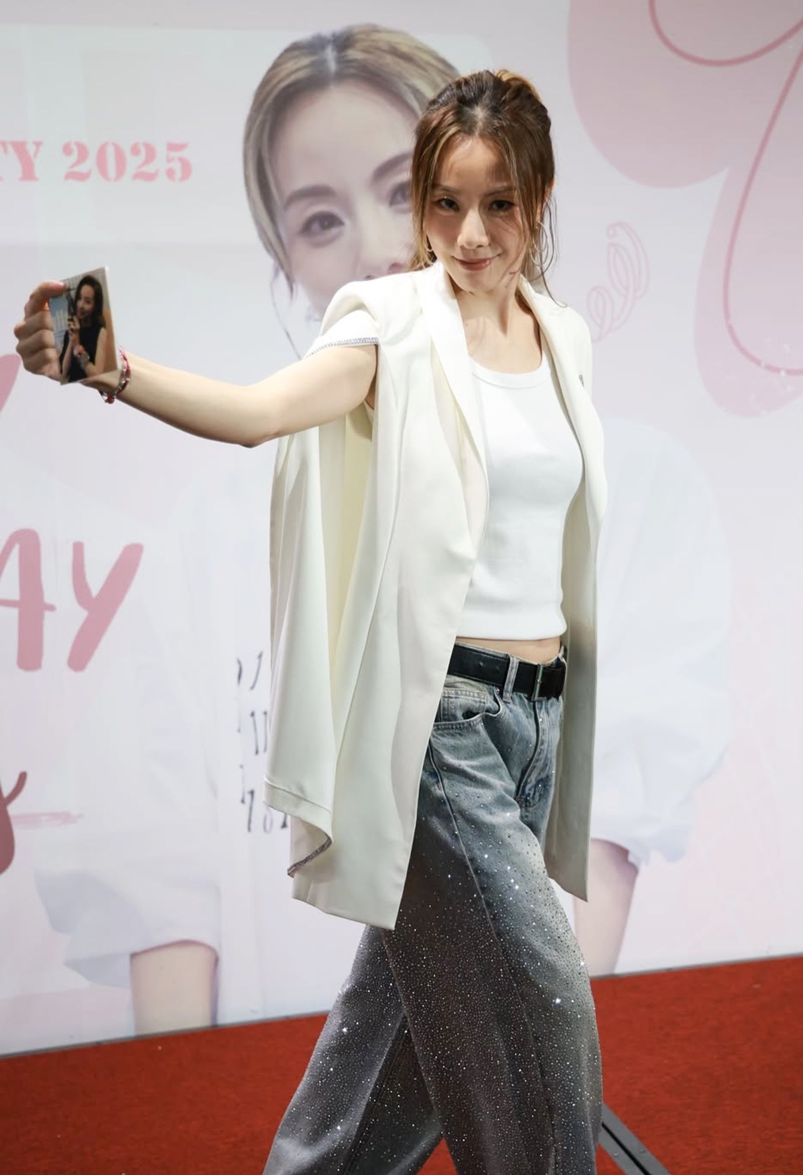 鄧麗欣近日在香港慶生。翻攝love_stephy_forever IG