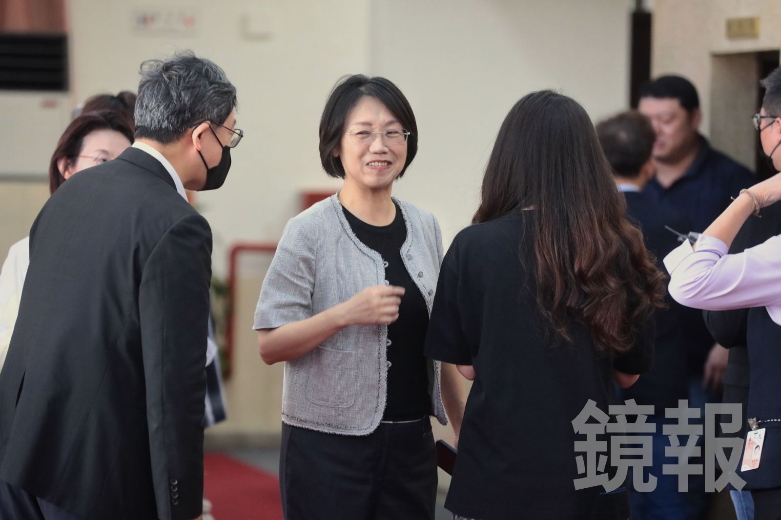 翁曉玲無差別斬13部會媒宣費 吳思瑤轟:預算恐怖份子