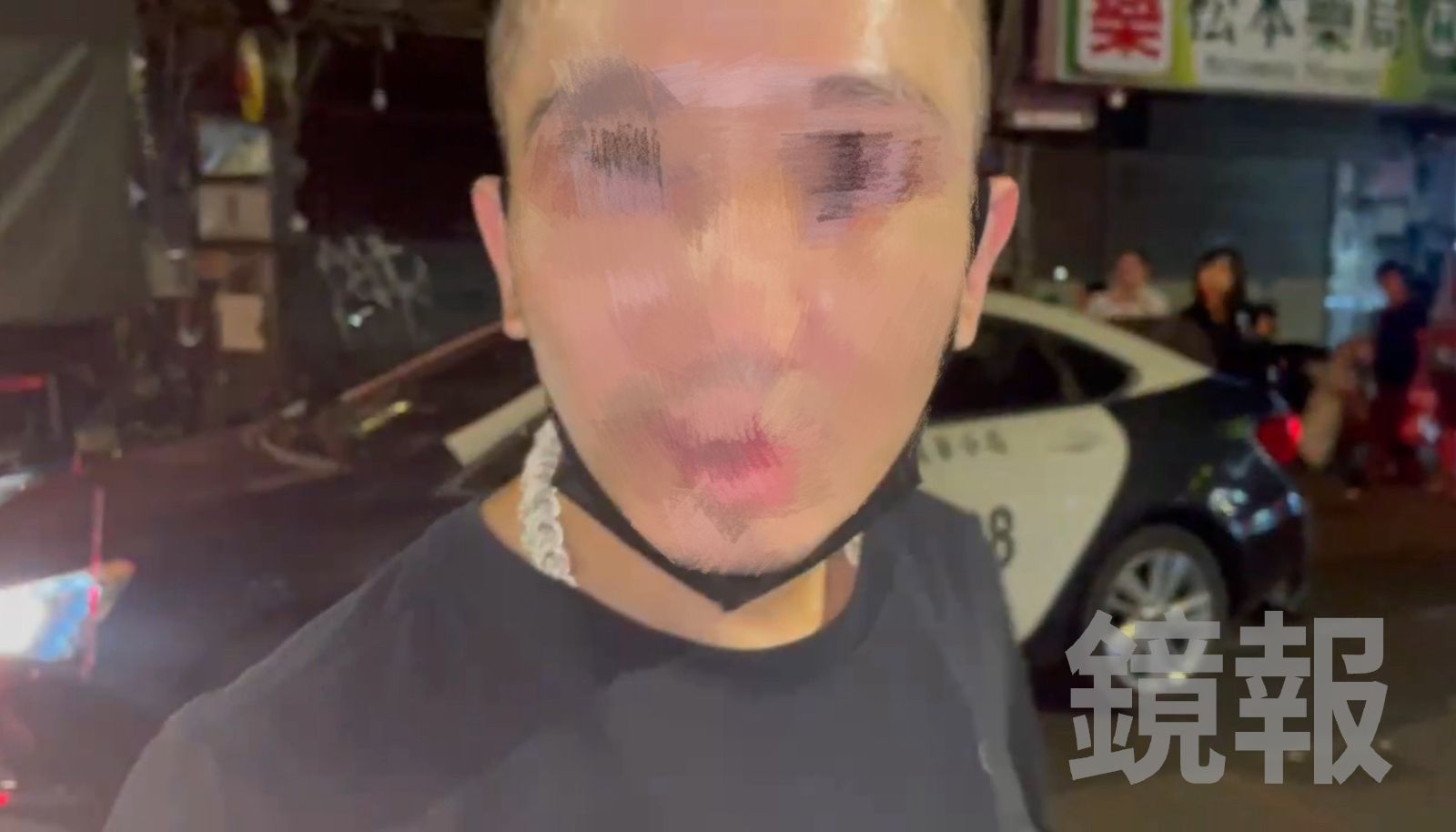 圍事小弟面對鏡頭嗆聲。顏凱勗攝