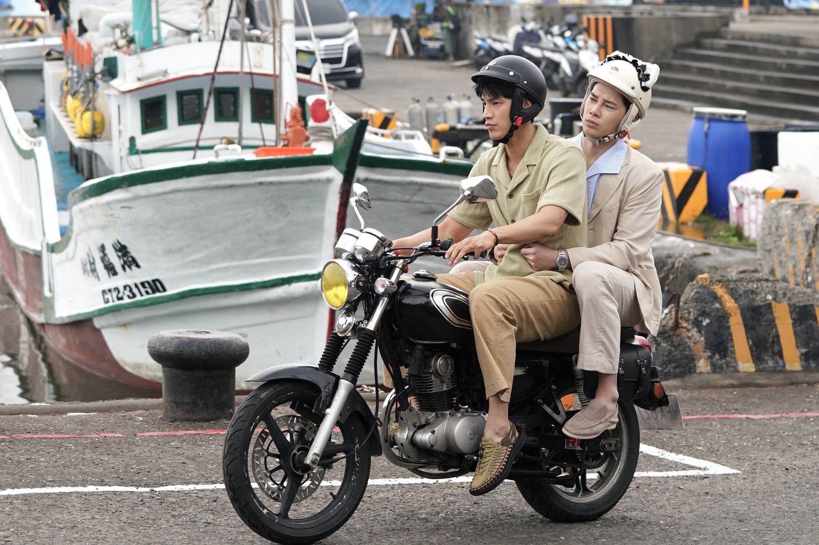 宋偉恩扛50公斤行李前進小琉球!驚人內容物曝光 和羅宏正師生變兄弟拍成BL劇