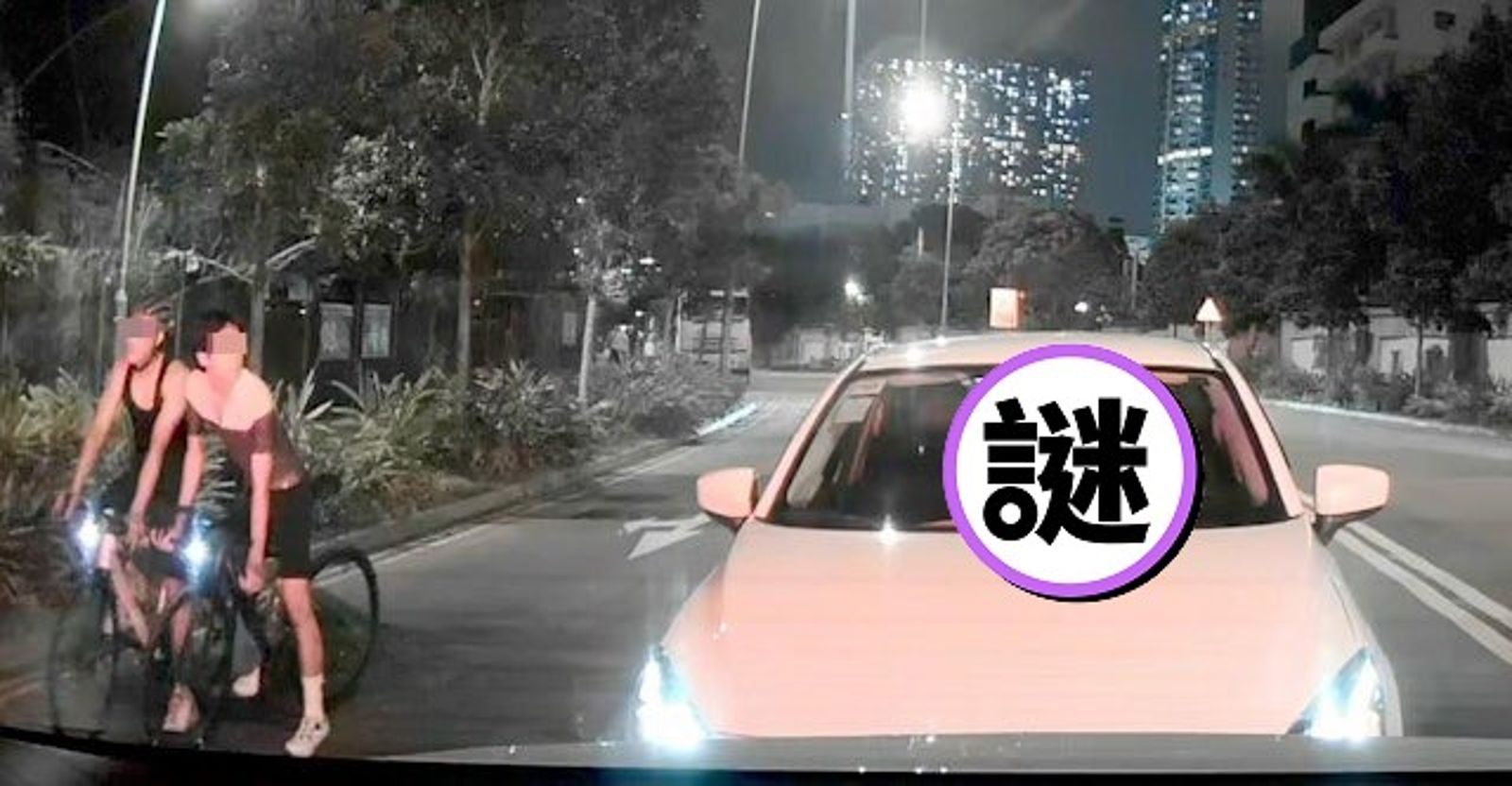 等紅燈變時間管理大師？情侶「熱烈車子震」　周圍民眾驚呆了