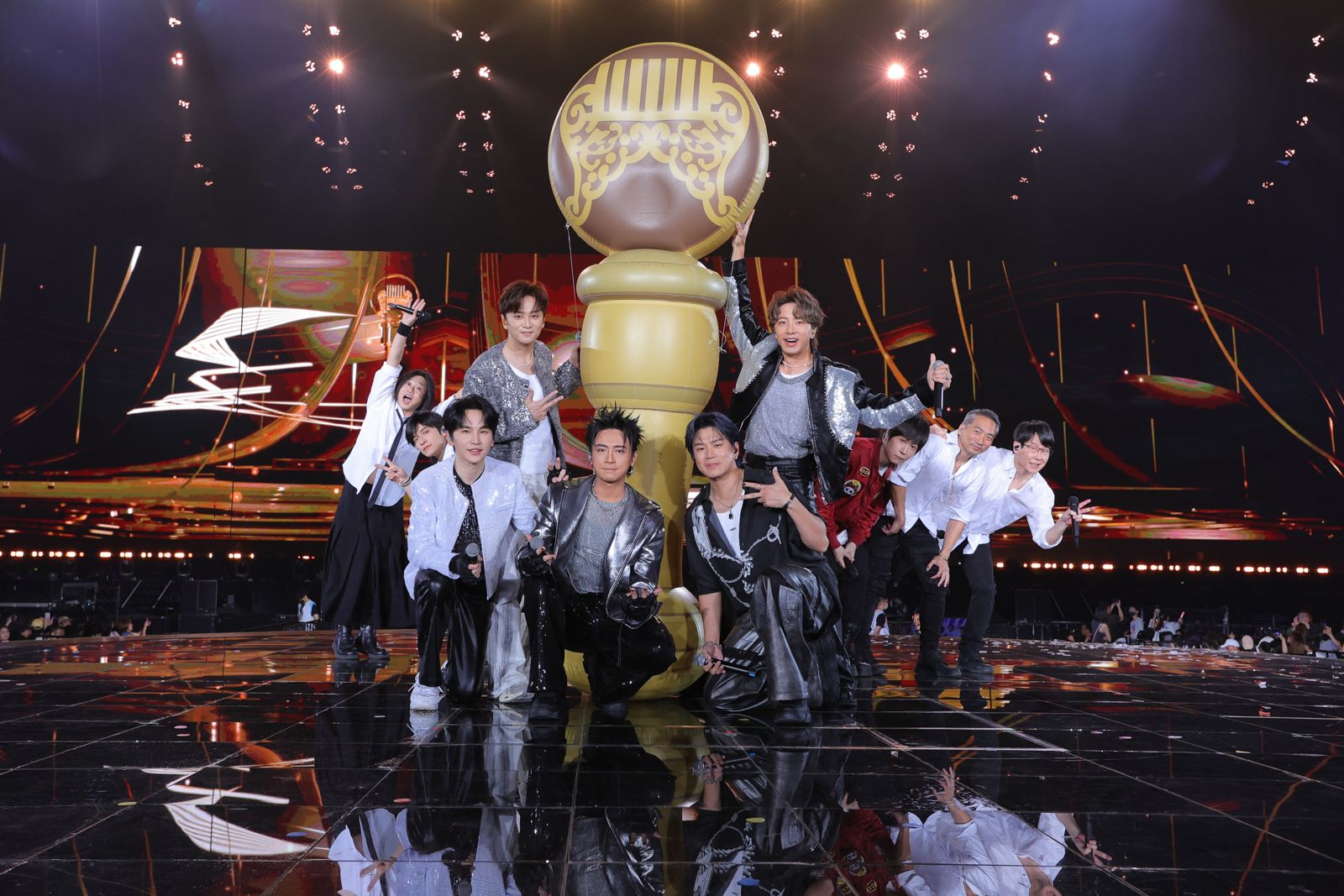 五月天29日邀請Energy同台合作。相信音樂提供
