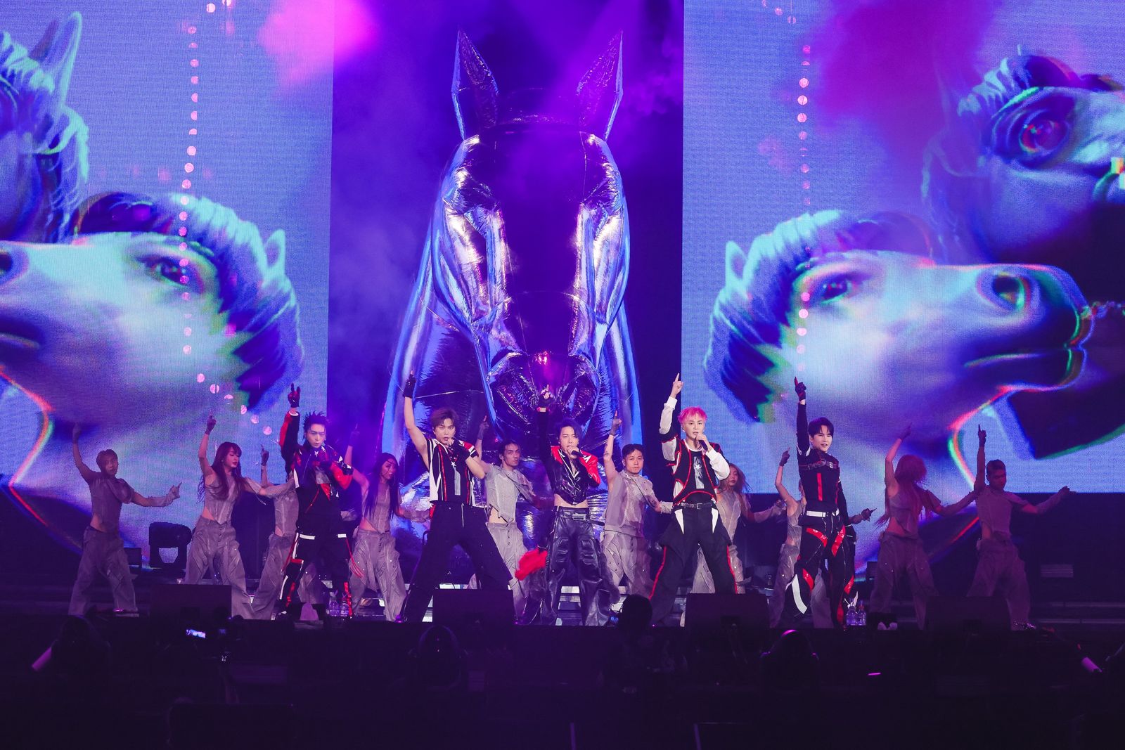 Energy斥資千萬重返雄蛋!牛奶、坤達「10米高空中倒立」驚險畫面曝光