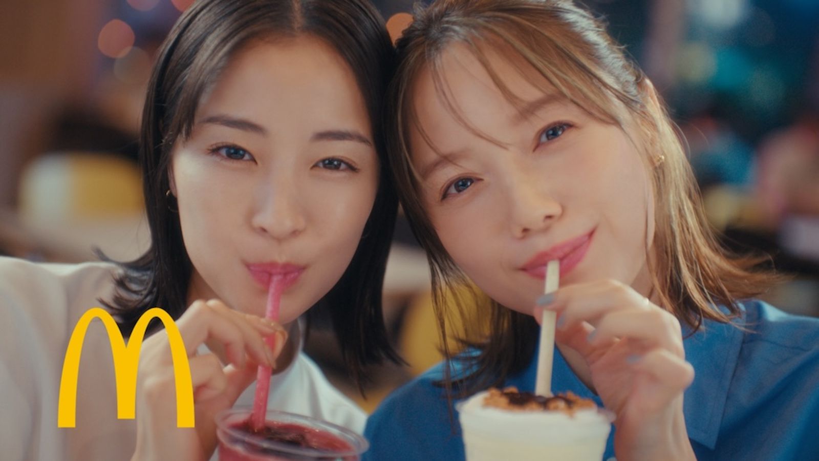 宮崎葵（右）與小她13歲的廣瀨鈴一同拍廣告，凍齡美貌讓網友驚嘆。翻攝X@modelpress
