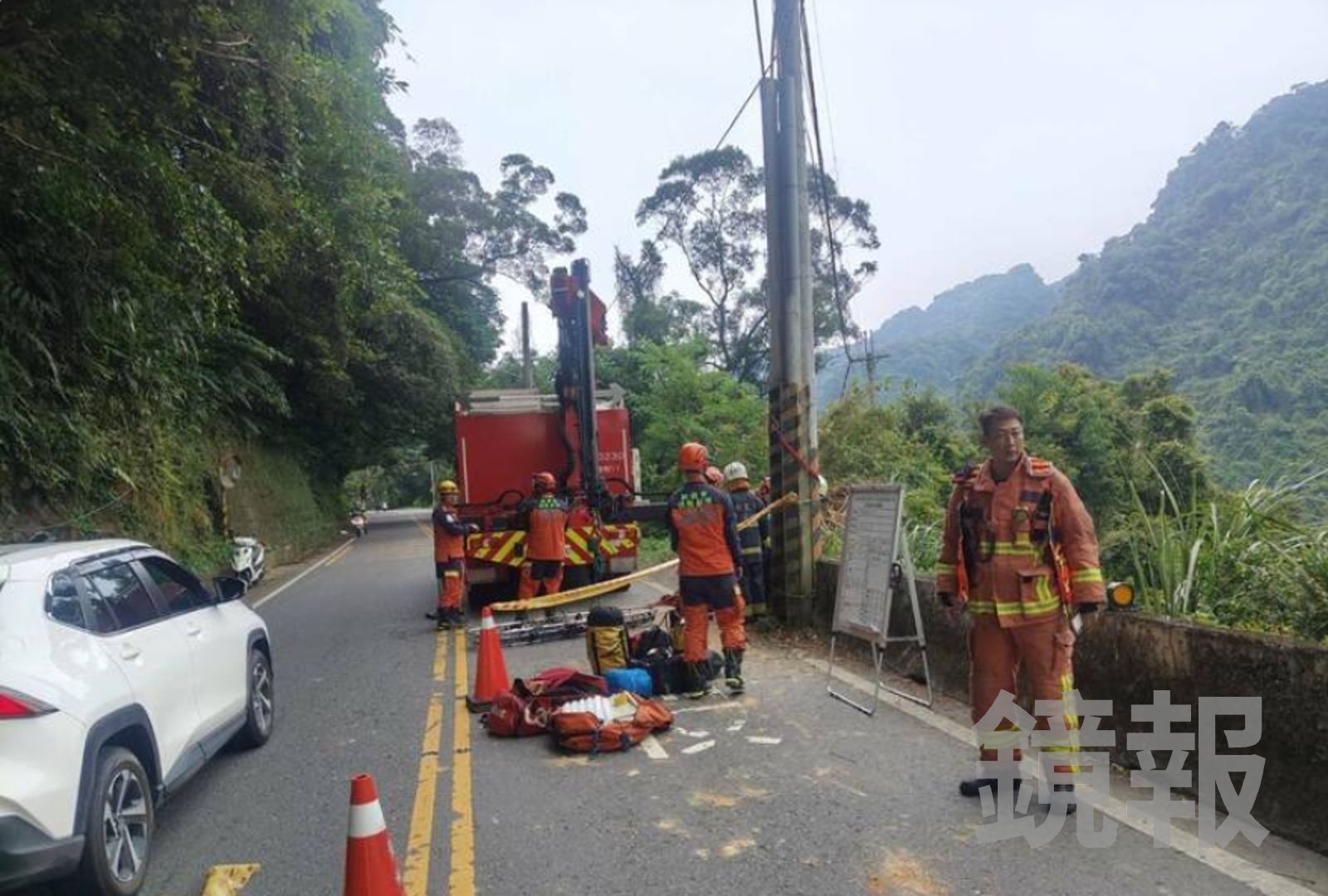 北宜公路大貨車翻落50公尺深山谷　駕駛命危搶救中