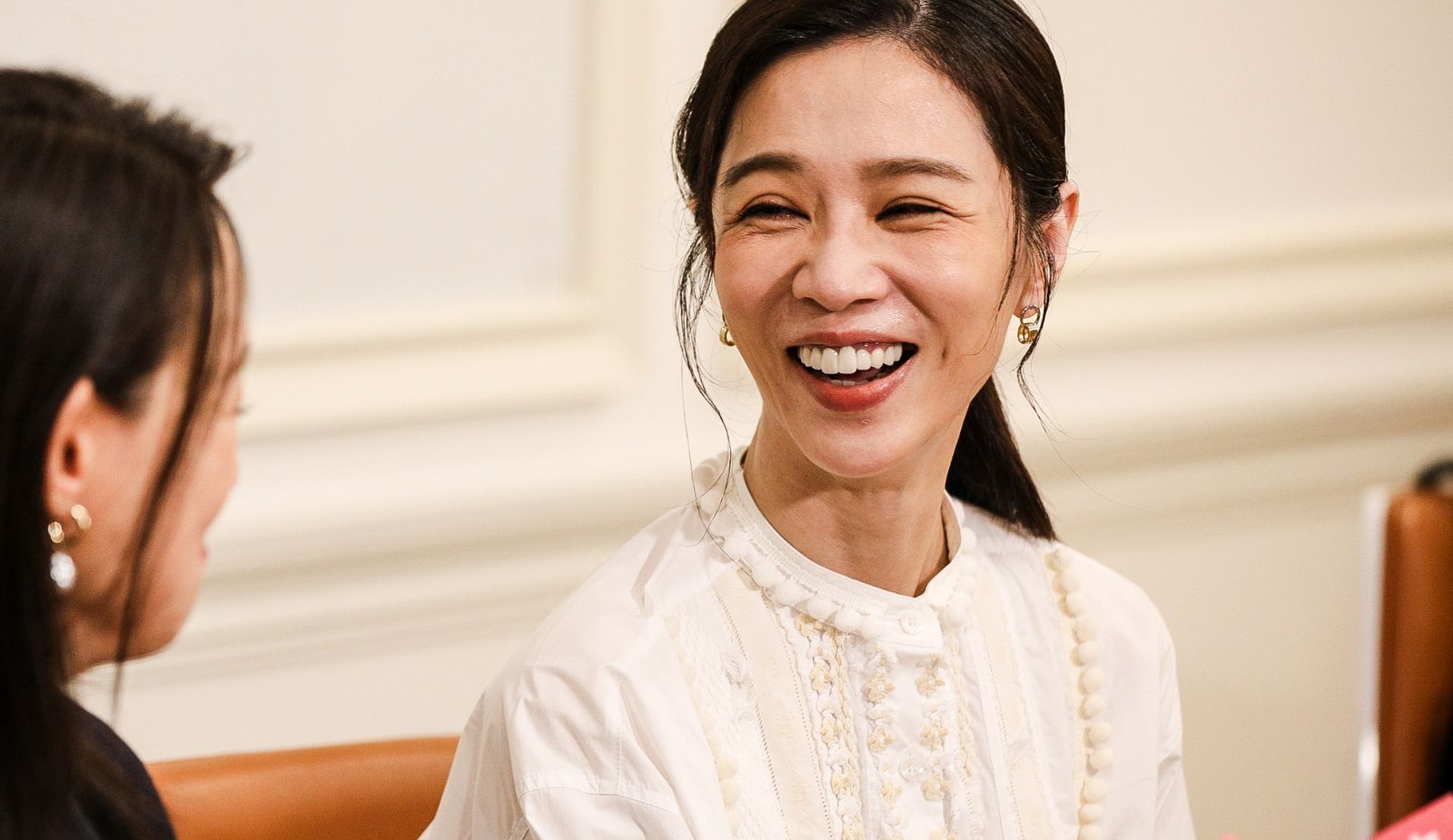 好友劉品言帶球閃婚！謝盈萱緊張到狂冒汗　結巴認了「早知情」