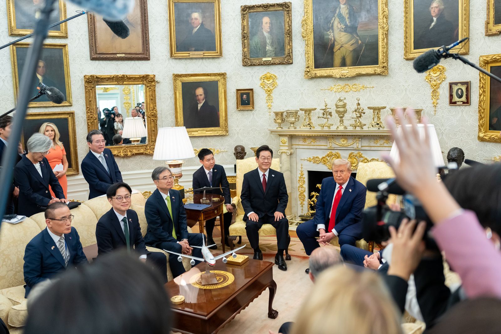 中美之間展開大國博弈，美國川普總統日前會晤韓國總統李在明。圖片取自白宮 flickr